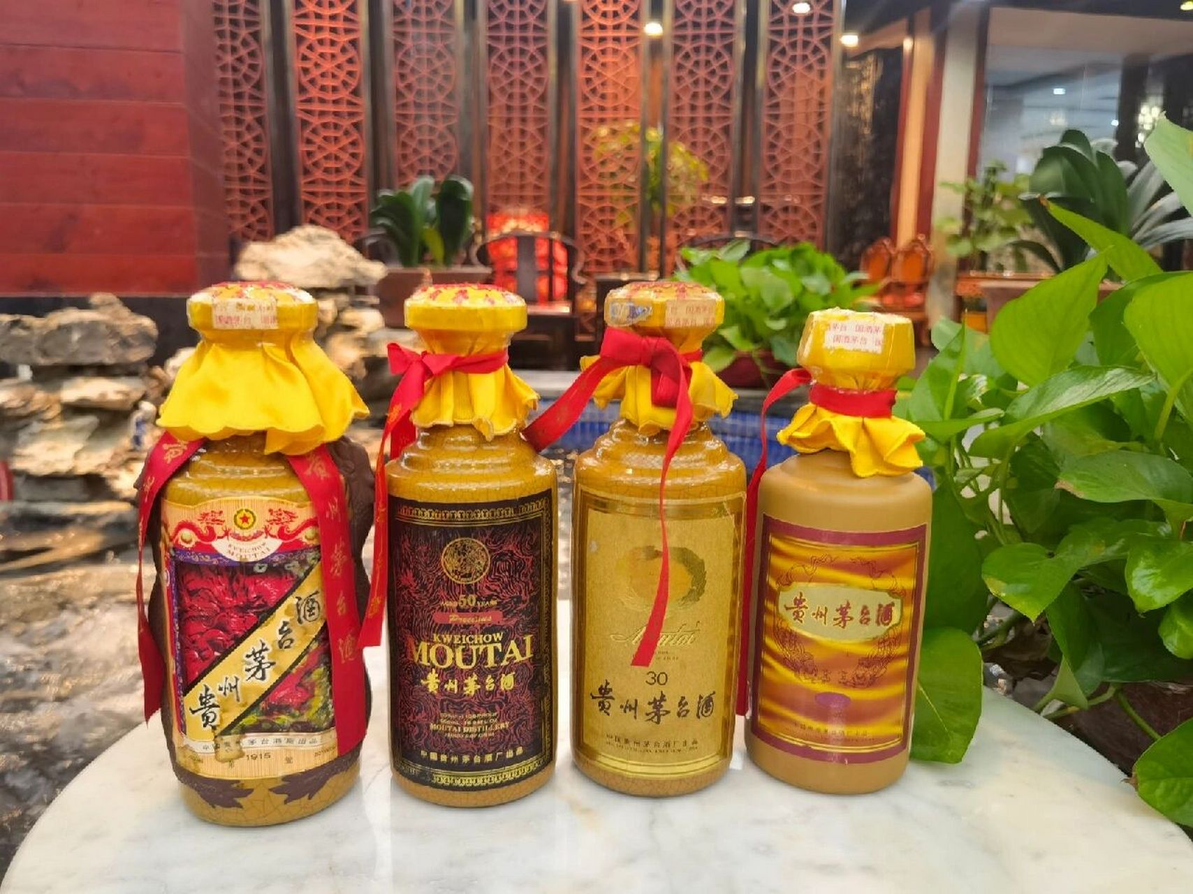 茅台年份酒系列也是茅台的顶级系列包括15年,30年,50年,80年.