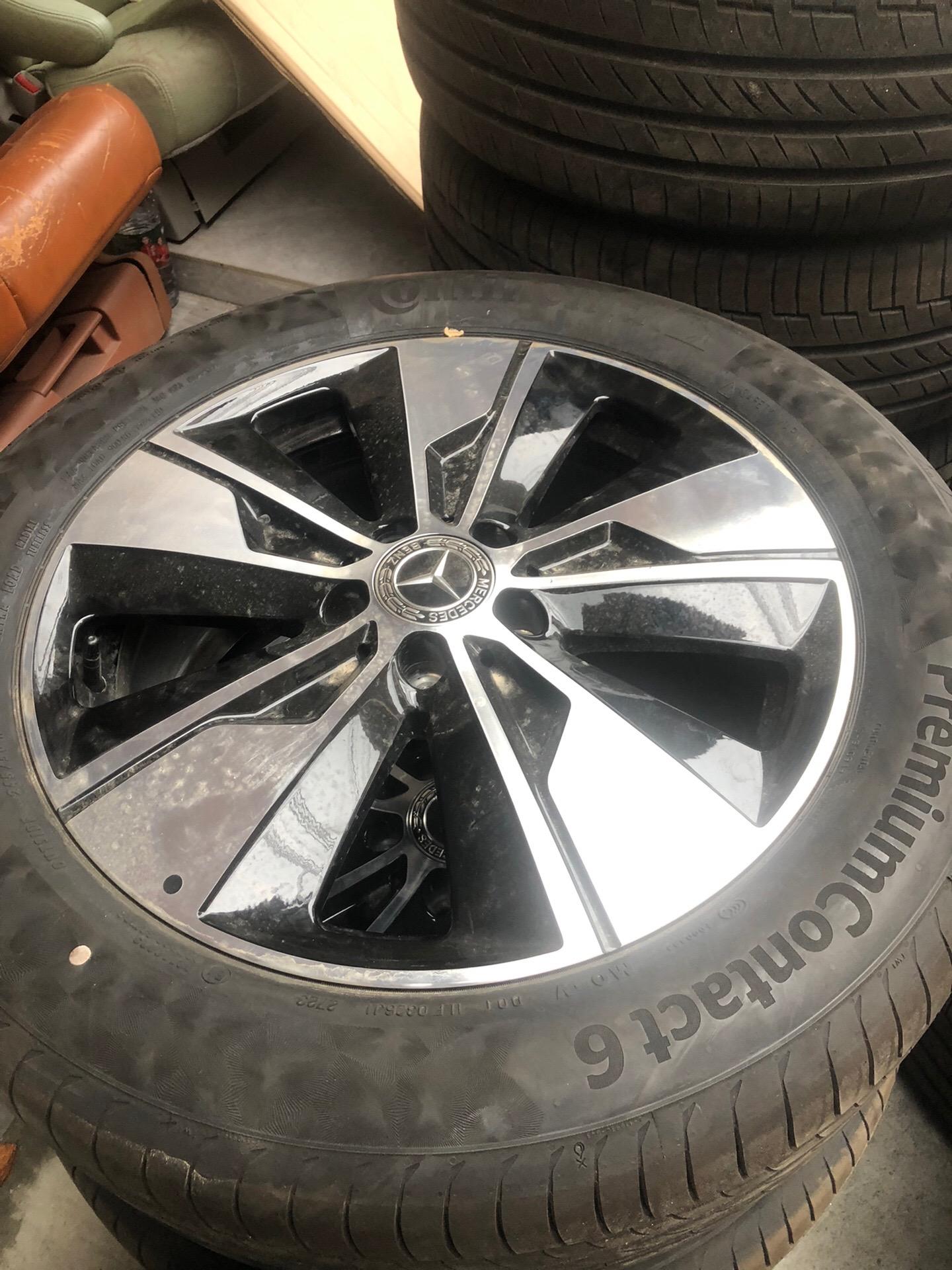 奔驰v260原厂18寸轮毂马牌轮胎245/50r18新车落地拆便宜处理