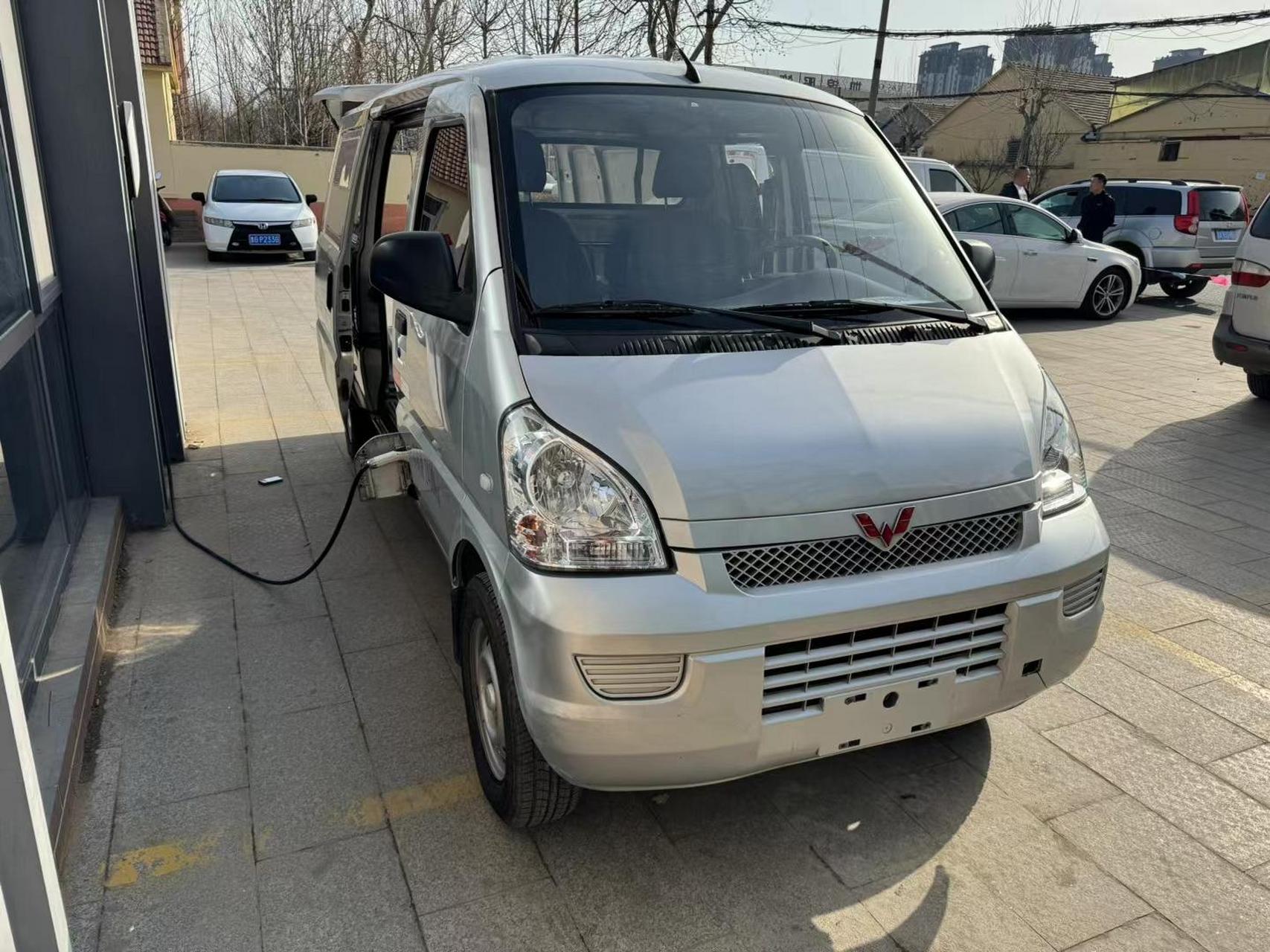 五菱荣光ev新能源货车,续航300公里,国轩电池,物流送货,城际派送非常