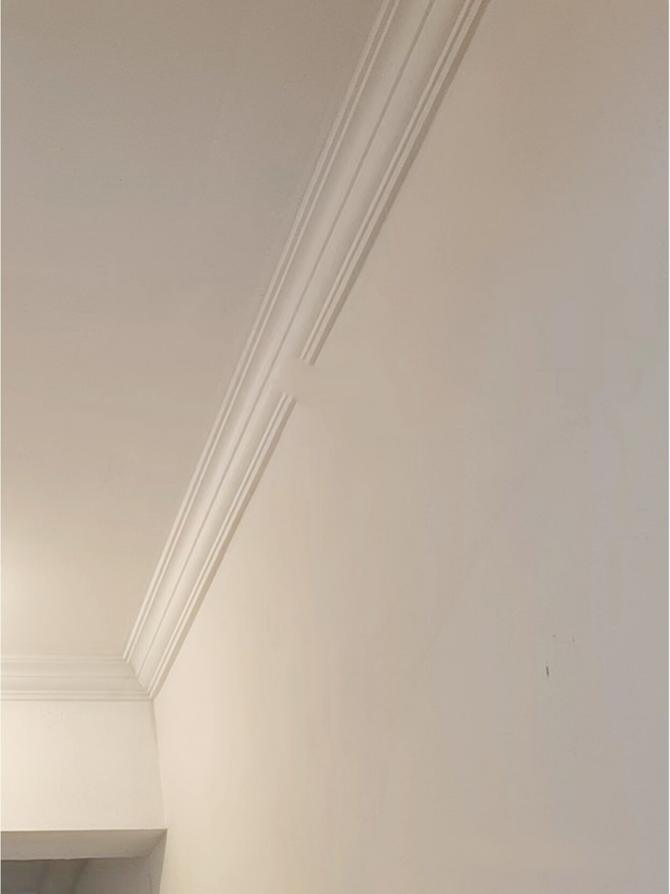 成都双层石膏线条吊顶效果实拍 这款是11公分的双层石膏线现场安装