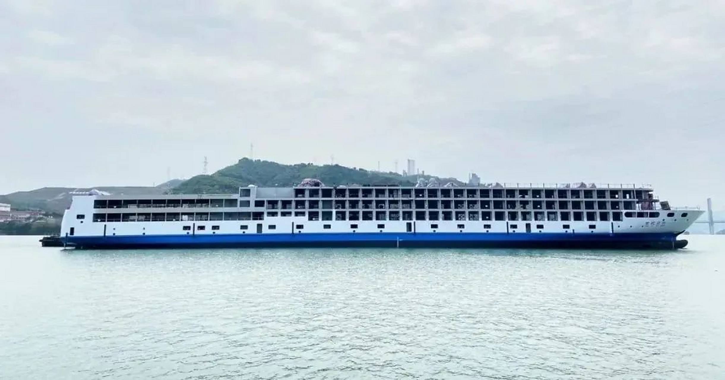 【长江最大游轮"世纪绿洲"号完成试航,明年3月投入运营】12月22日,由