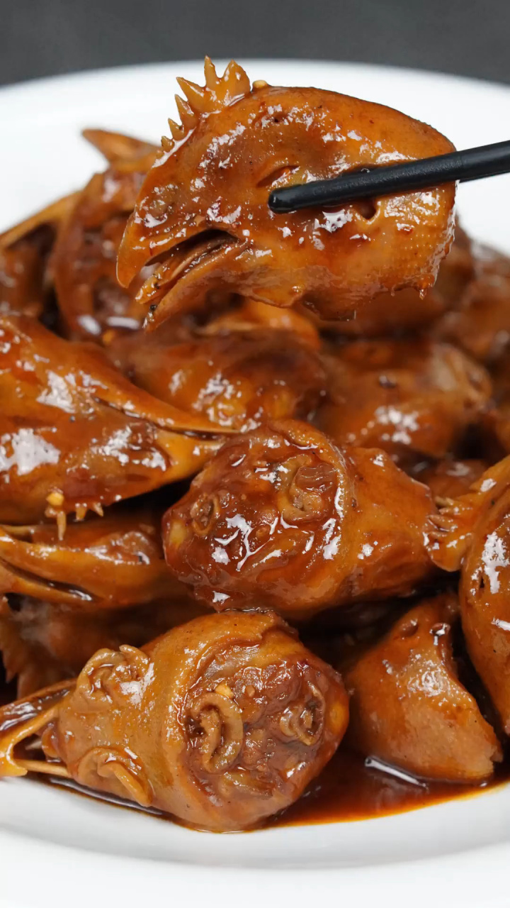 教你做麻辣鸡头,色泽红润,寓意鸿运当头 鸡头最好吃的做法,麻辣鲜香