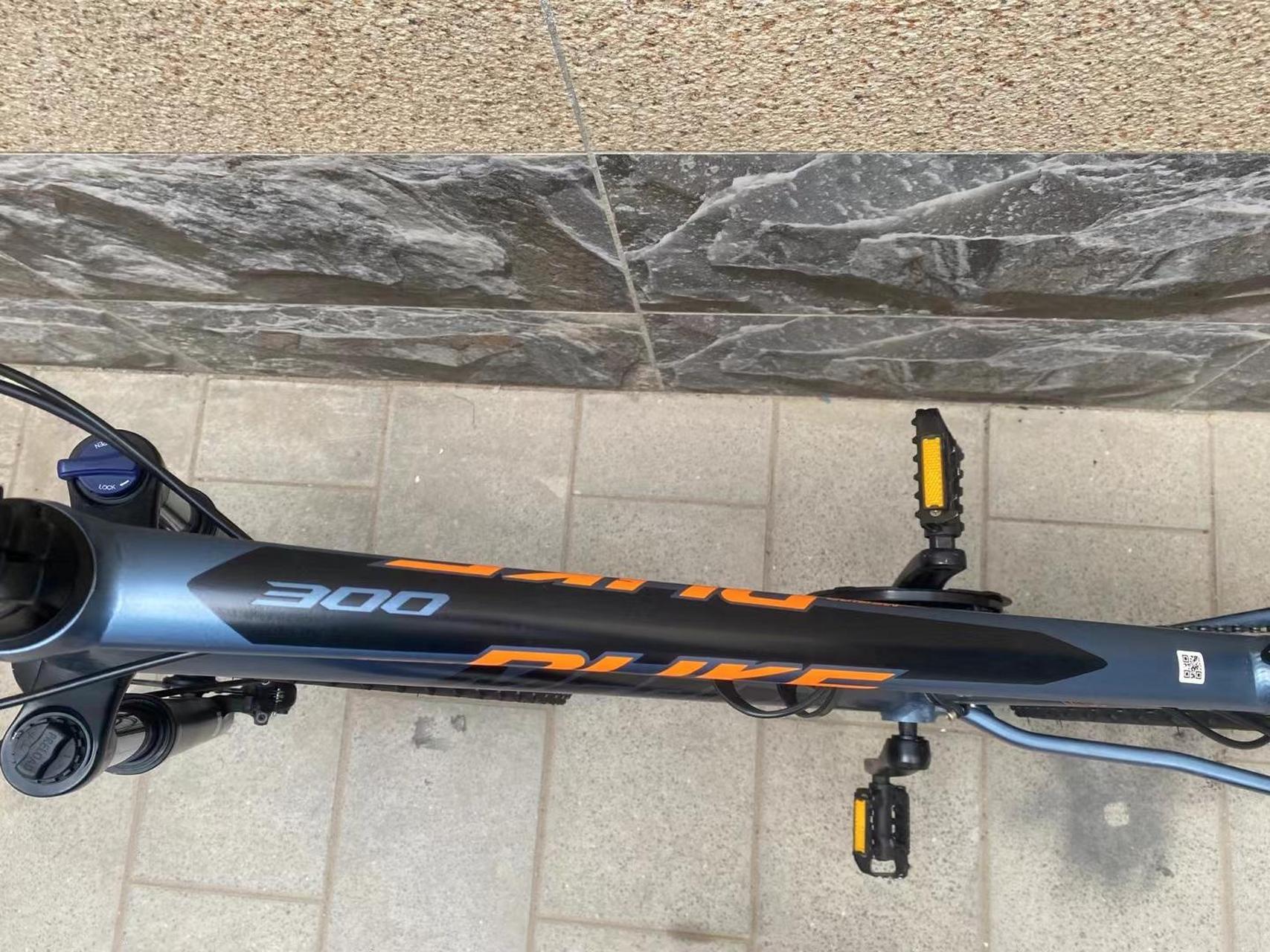 美利达公爵300,车架17寸,27速油碟,肩控锁死前叉.1900