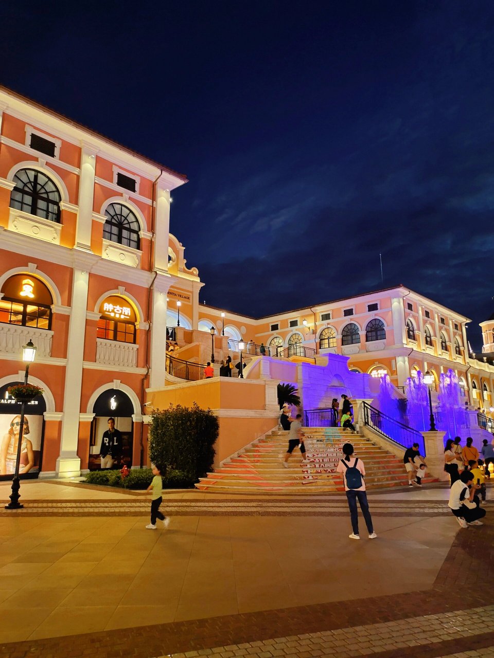 上海最值得去的童话小镇 佛罗伦萨小镇是中国首座意大利名品奥特莱斯