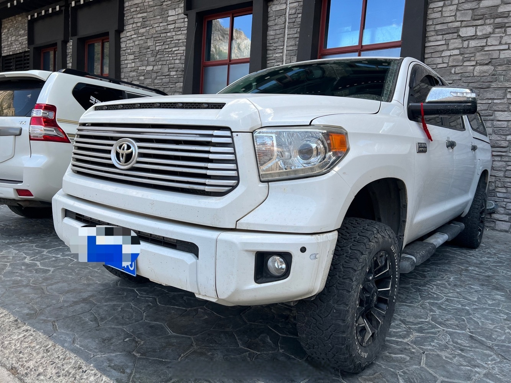 花了近20万买了一辆丰田坦途,算是精品车况了,7万英里,底盘干干净净