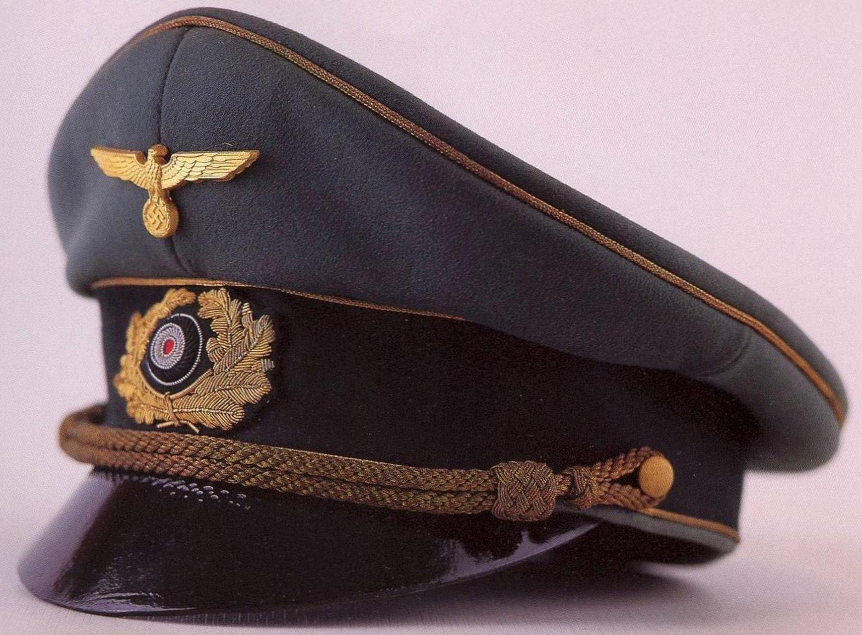 一代名将冯·曼施坦因(埃里希)元帅的檐帽,国徽镀金,饰条及帽带皆为