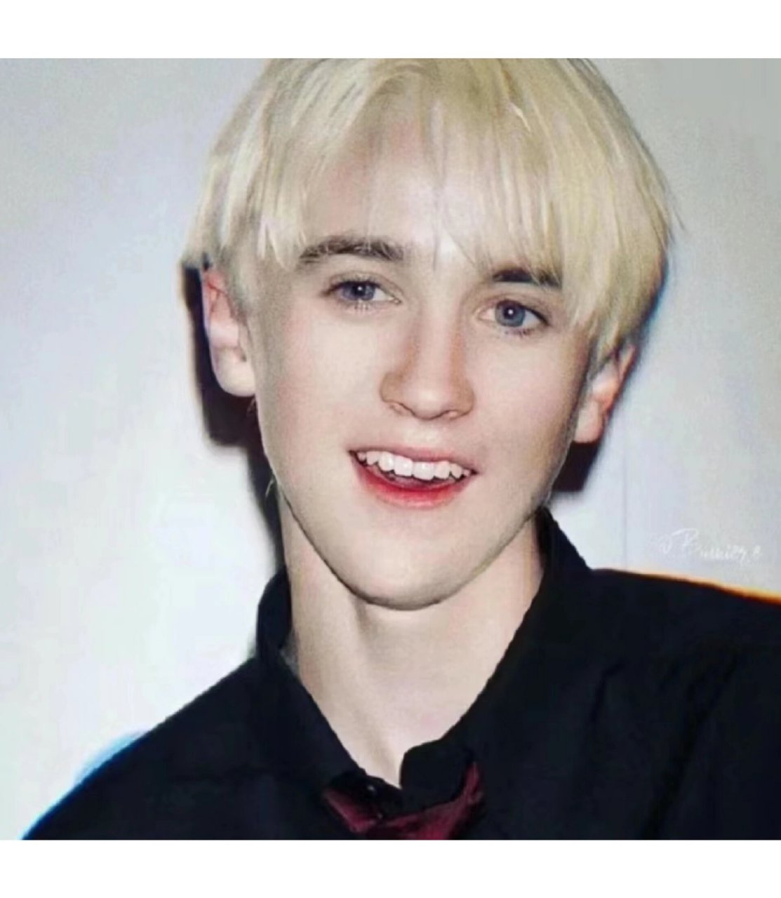 来瞅瞅,汤姆费尔顿的腹肌照