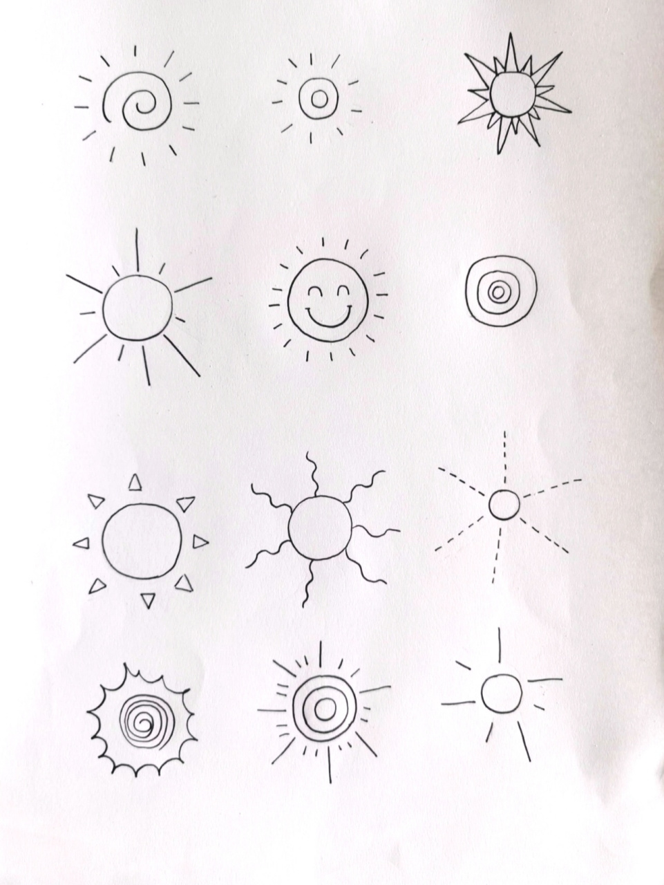 12种太阳儿童创意简笔画 12种黑白线稿图 99适合年龄:4岁以上儿童