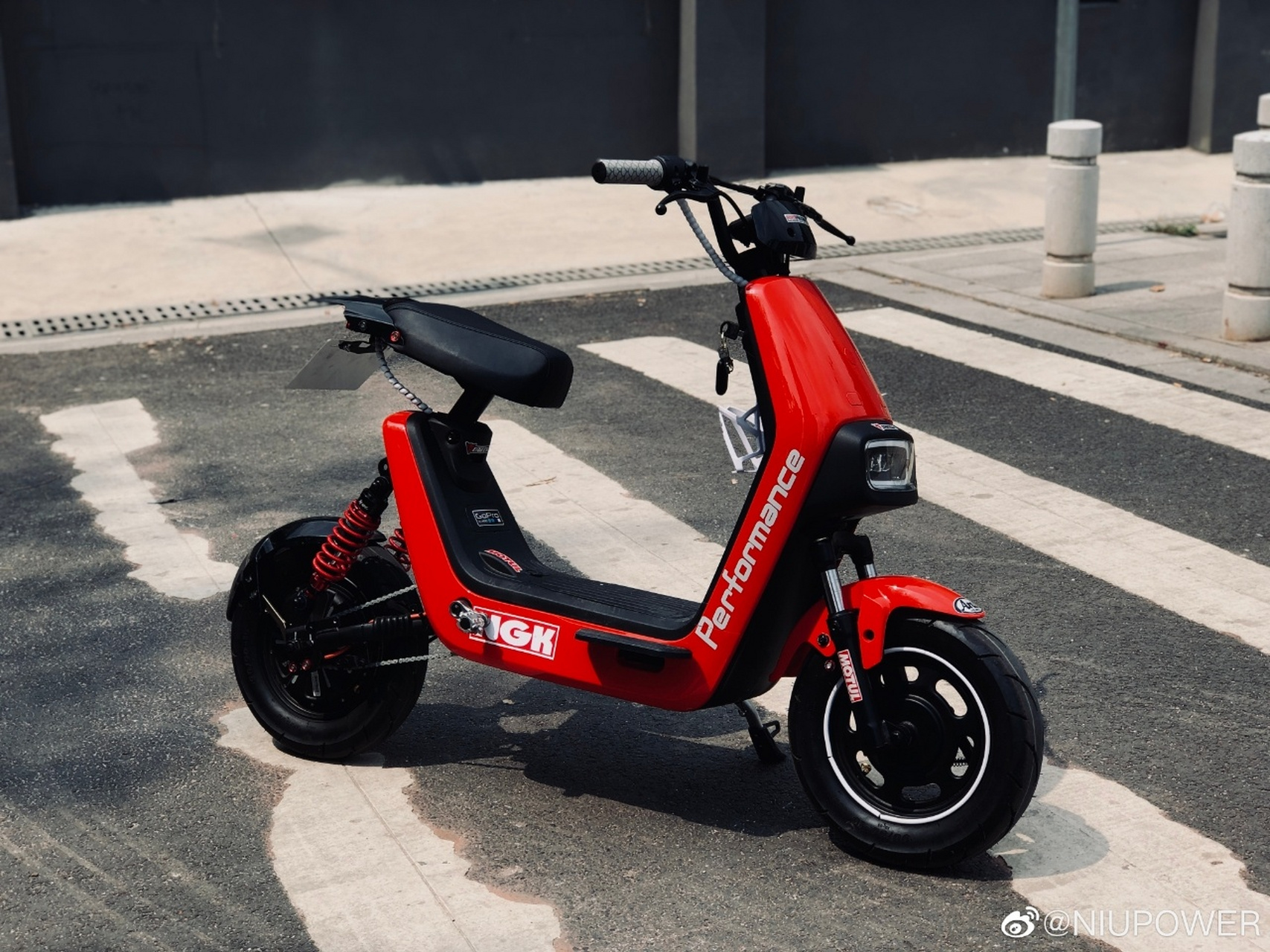 这是是小牛g0完全体 小牛gova系列改装真的挺好看的,不过改下来的钱