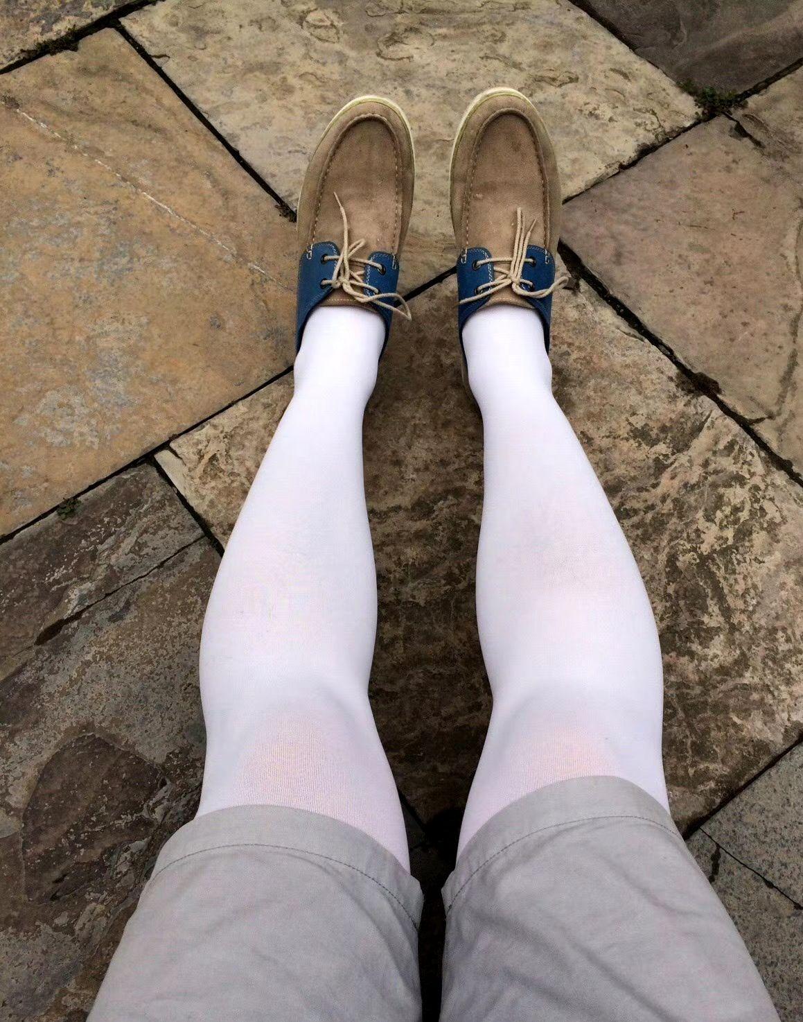 男生穿白色裤袜外出会不会投入异样的眼光