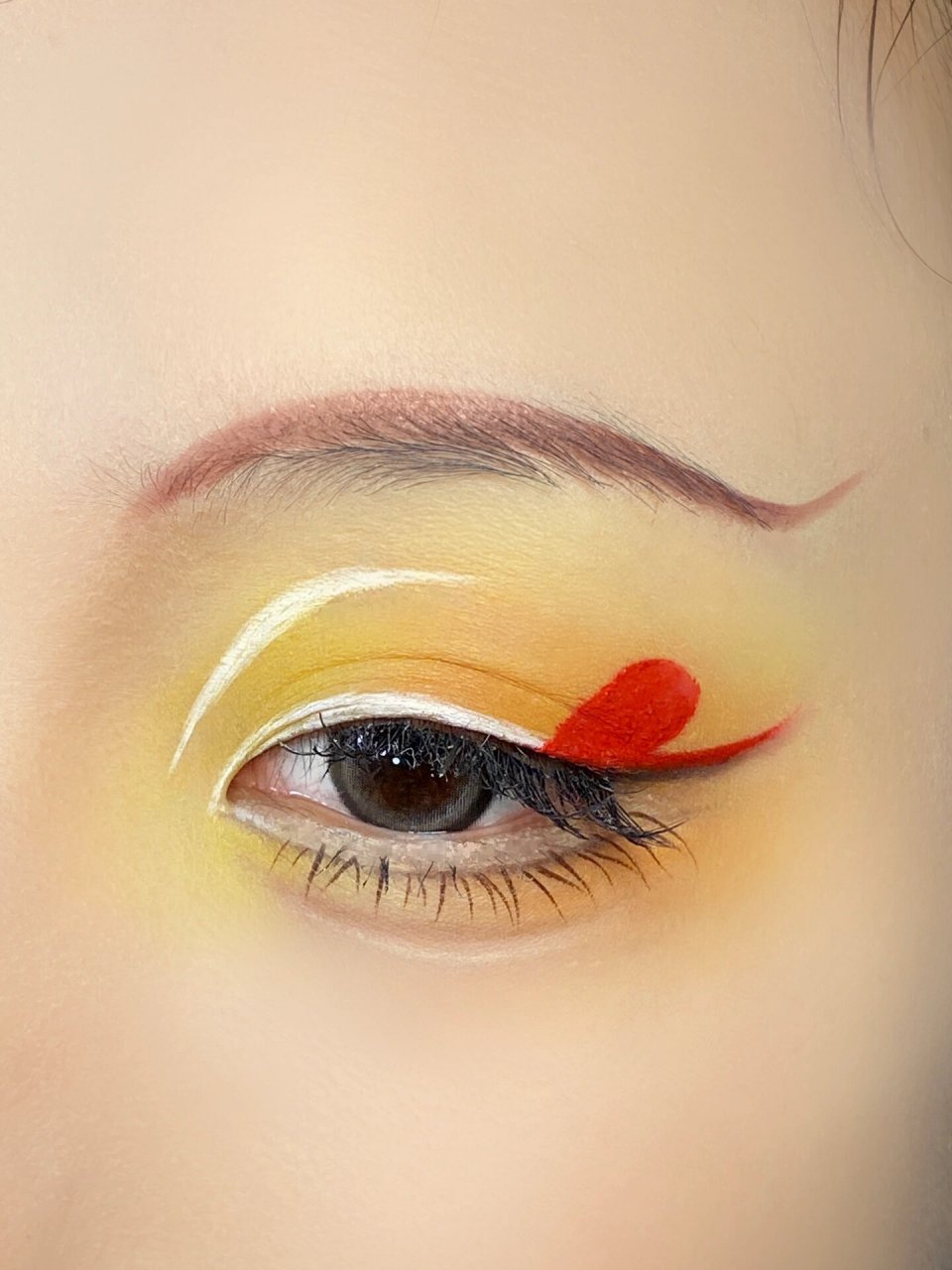 古风插画仿妆 | 汉服眼妆 今天的眼妆整体配色是黄色系滴,眼妆的精髓