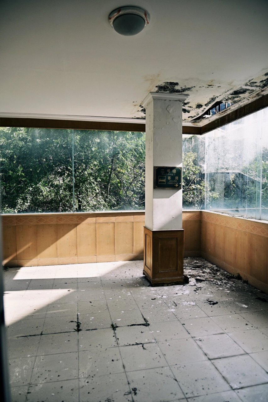 上海探险废弃酒店|日式梦核,宾馆天花板 这个真的可以被称为废弃宾馆