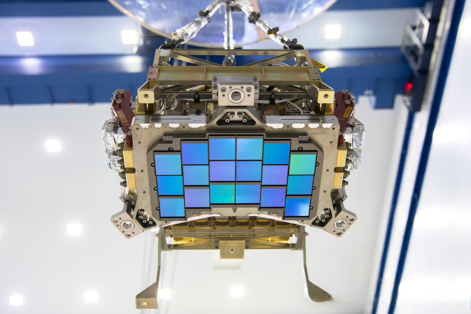 罗曼太空望远镜的红外焦平面系统,18个传感器的分辨率接近3亿像素