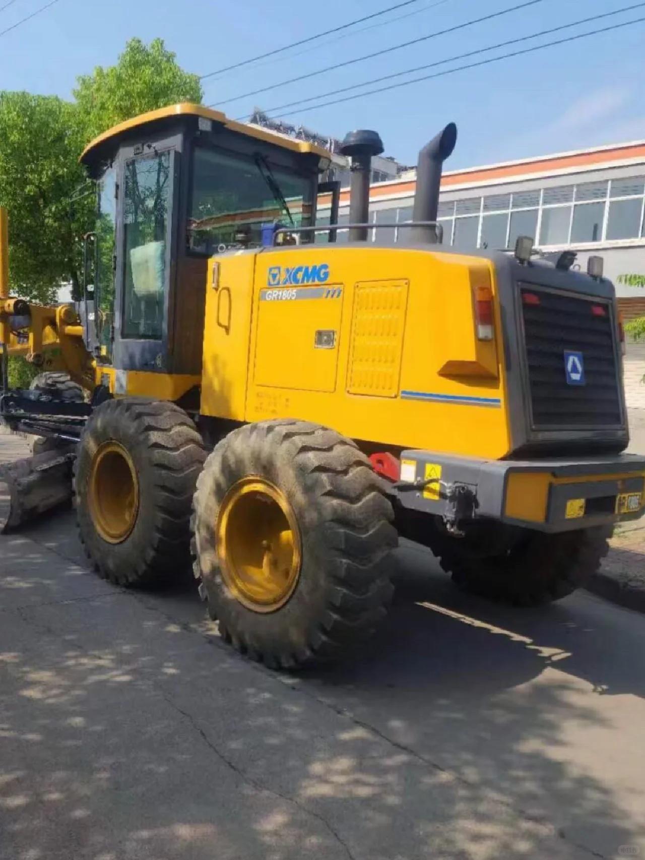 出售21年徐工1805平地机一台 出售21年徐工1805平地机一台,工作1000