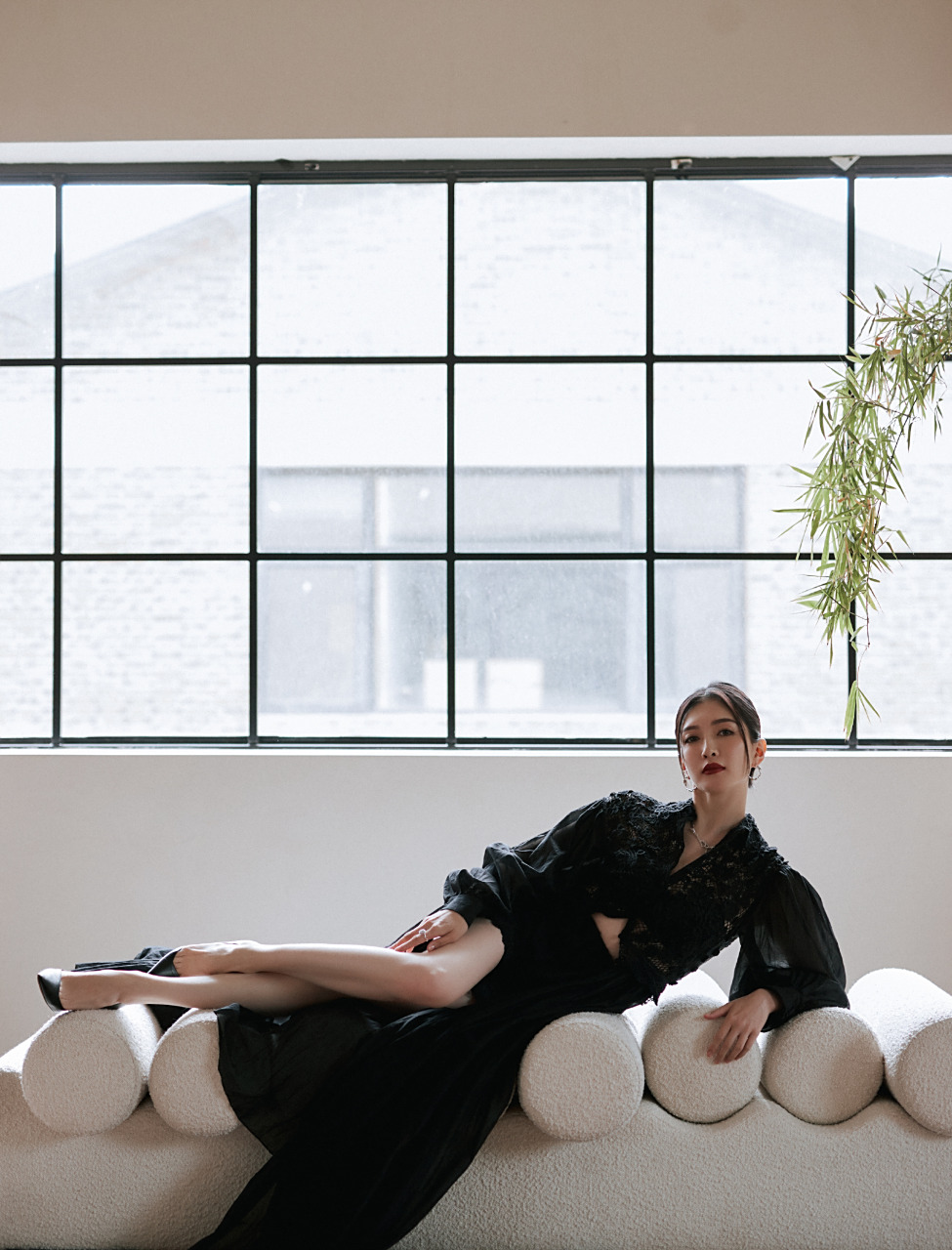 江疏影,曜黑灵韵性感蕾丝长裙