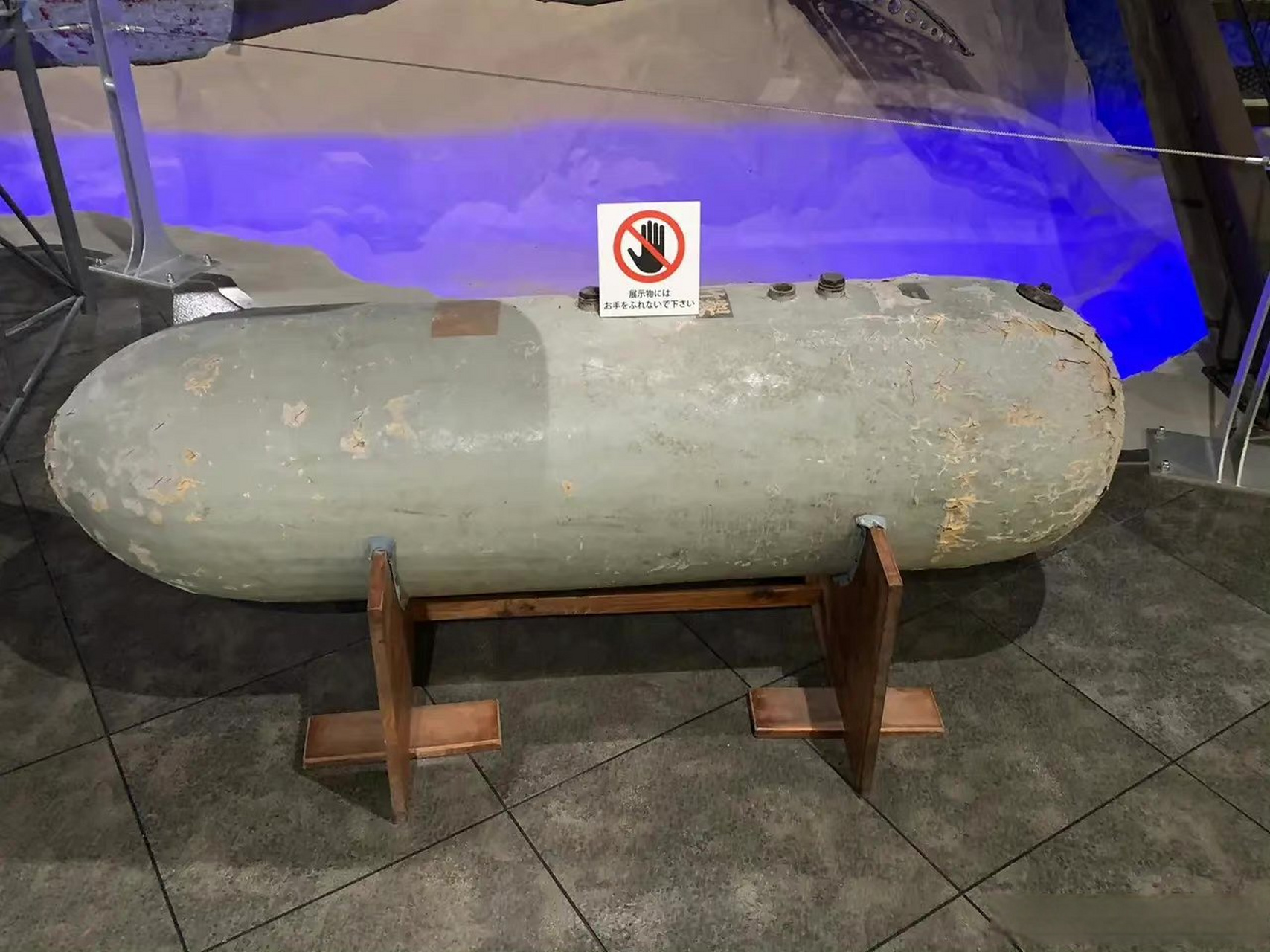 二战时期用竹子编的飞机副油箱,鬼子投降前由于物资匮乏的产物.