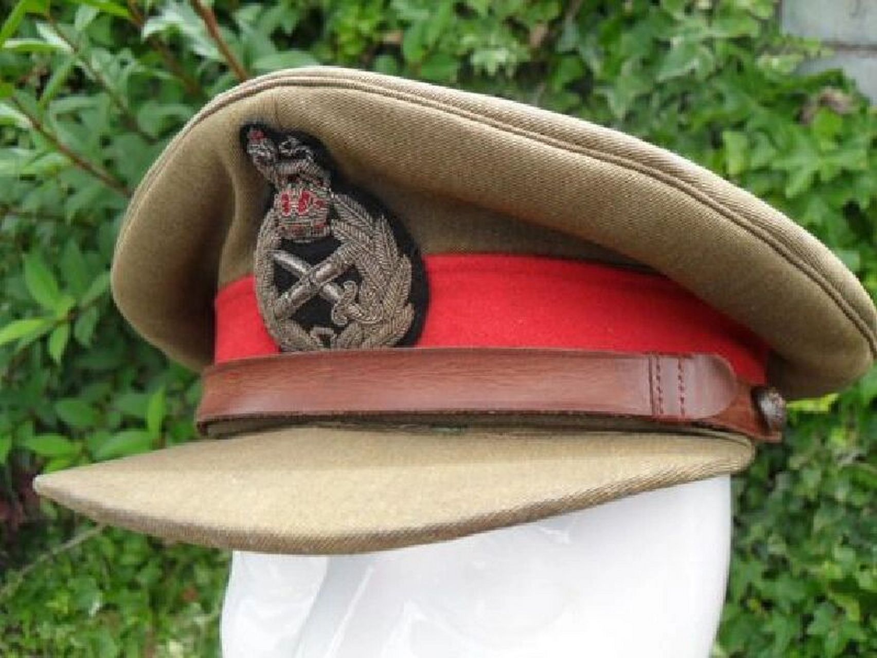 英国陆军将官大帽徽,少见的黑底绒布版本,二战北非装甲师爱用,已经很