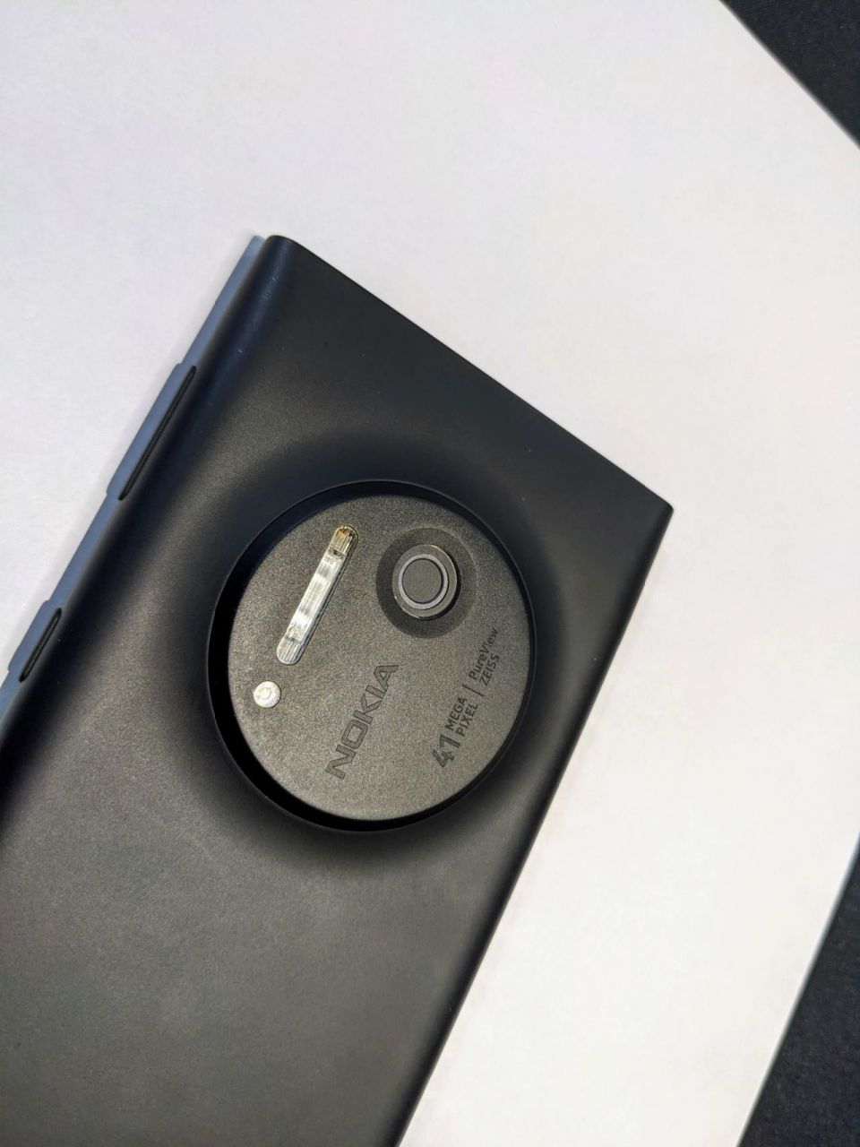 诺基亚1020上市日期是2013年7月,cpu是高通骁龙s4,屏幕大小是4.