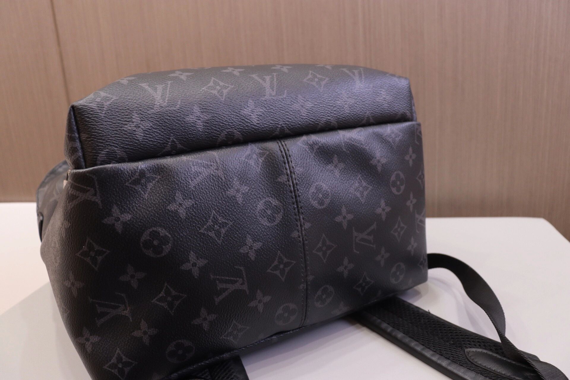 路易威登/lv 阿波罗黑武士双肩包 97新 容量超大 巨实用,尺寸30*40*