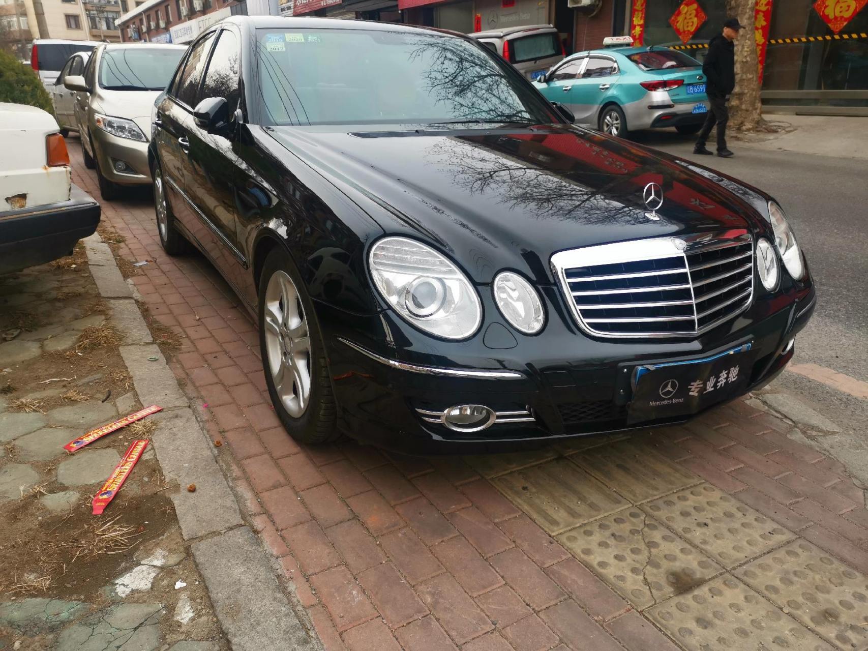 奔驰e230 极品中的极品 就跑了5万公里 地库长大 全车没有一点老化