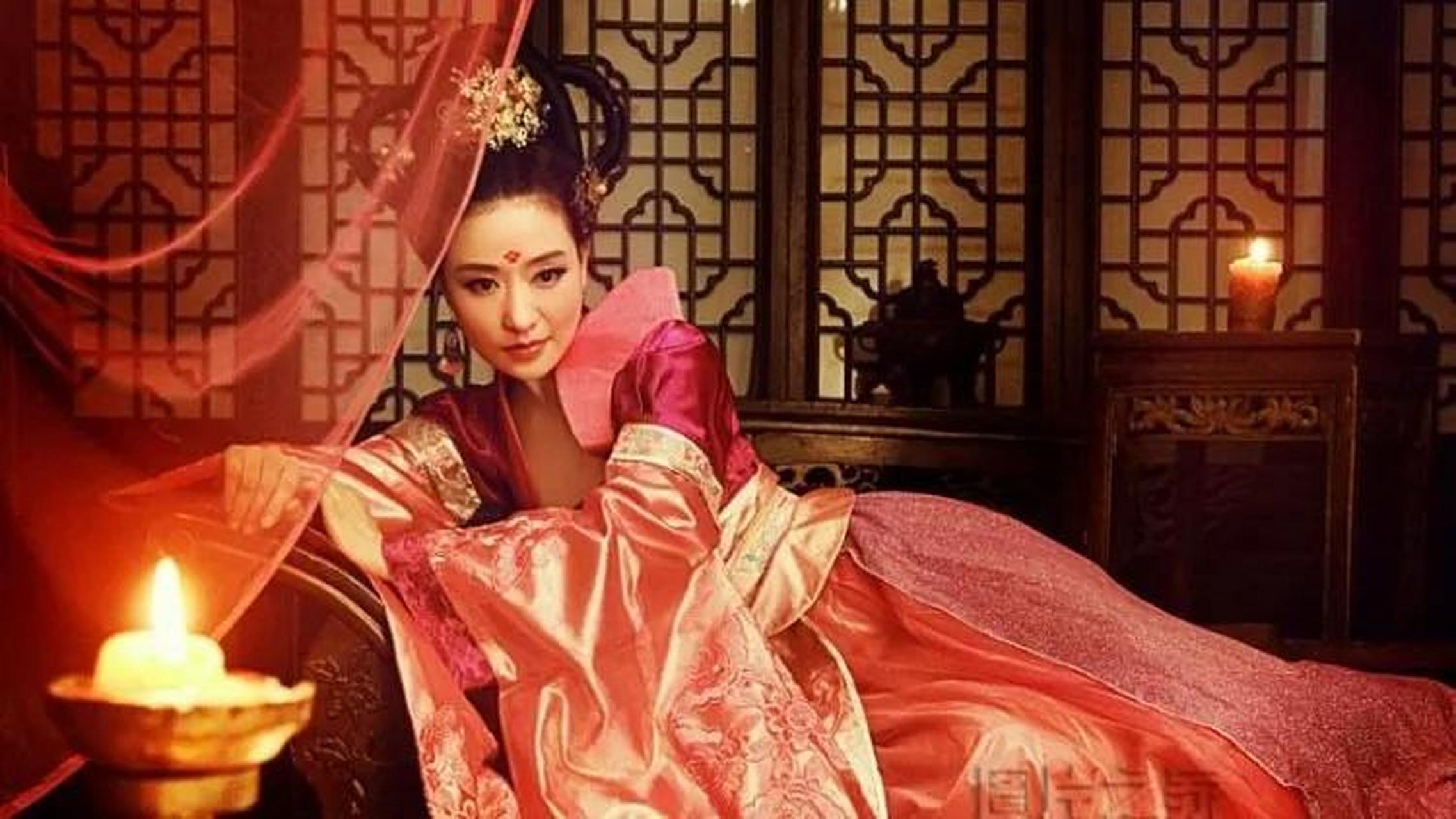 夏姬是春秋时期公认的四大美女之一,她妖淫成性,与多位诸侯,大夫通奸