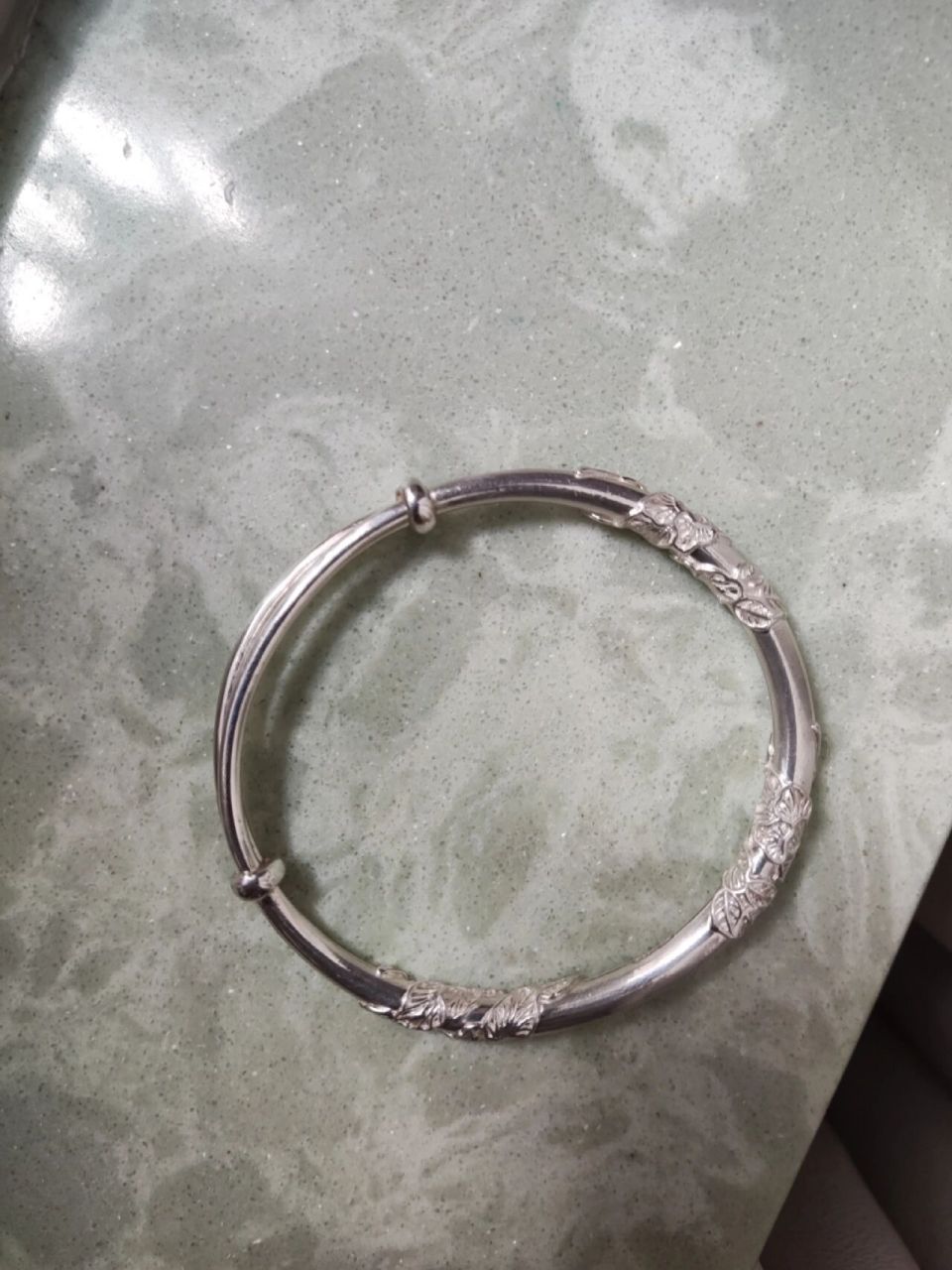 硫磺皂洗澡银手镯变黄了 昨晚用硫磺皂洗澡没取手镯