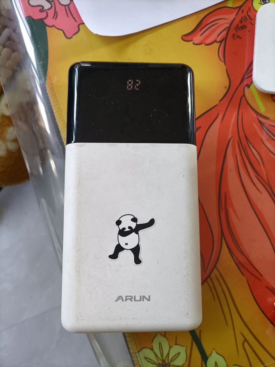 充电宝中间鼓起一点是不是不能用了? 图一就是中间部分鼓起来了一点.