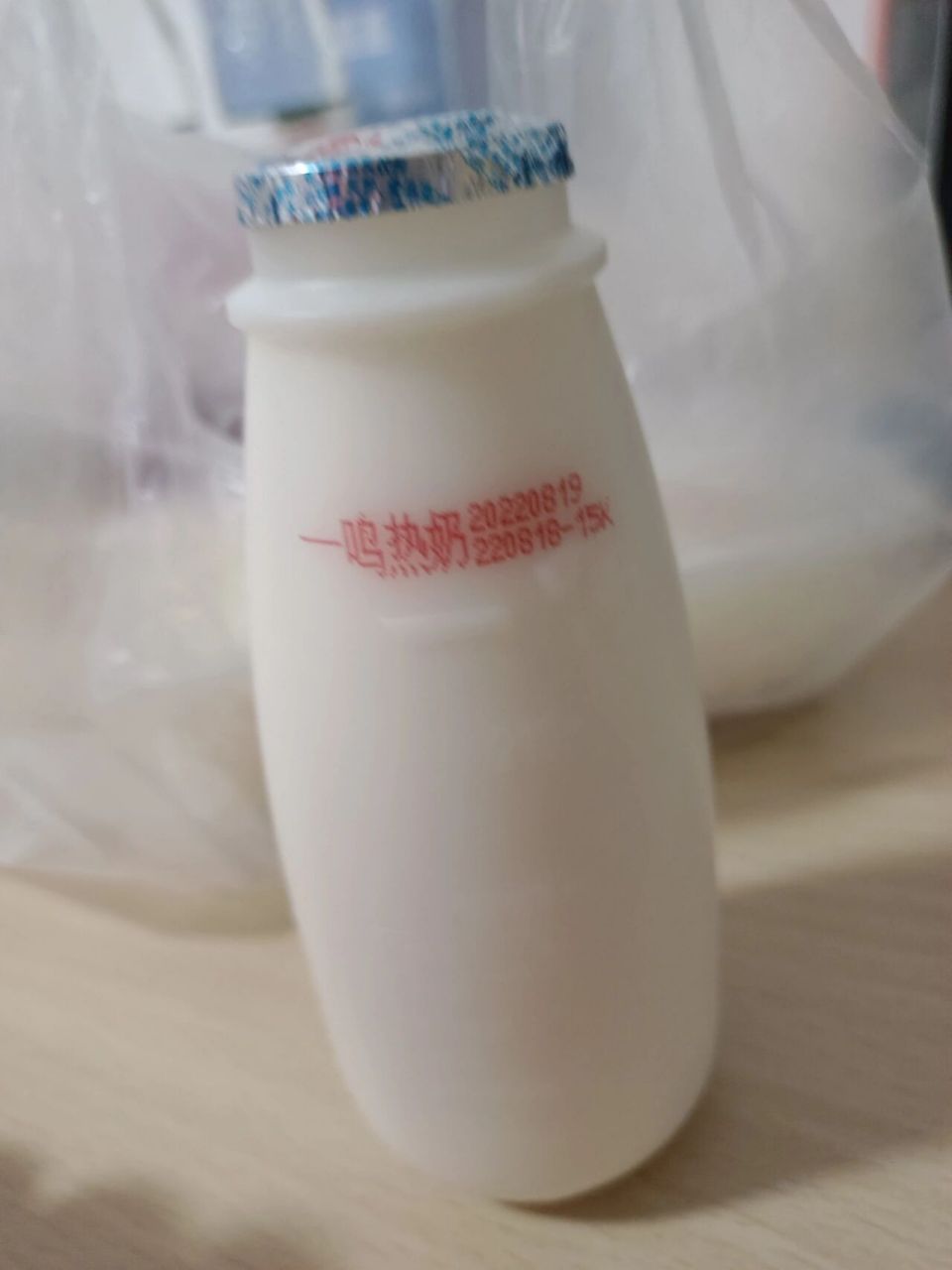 一鸣热奶,久违 虽然一直知道是冲泡的,营养肯定比不上纯牛奶,但是真的