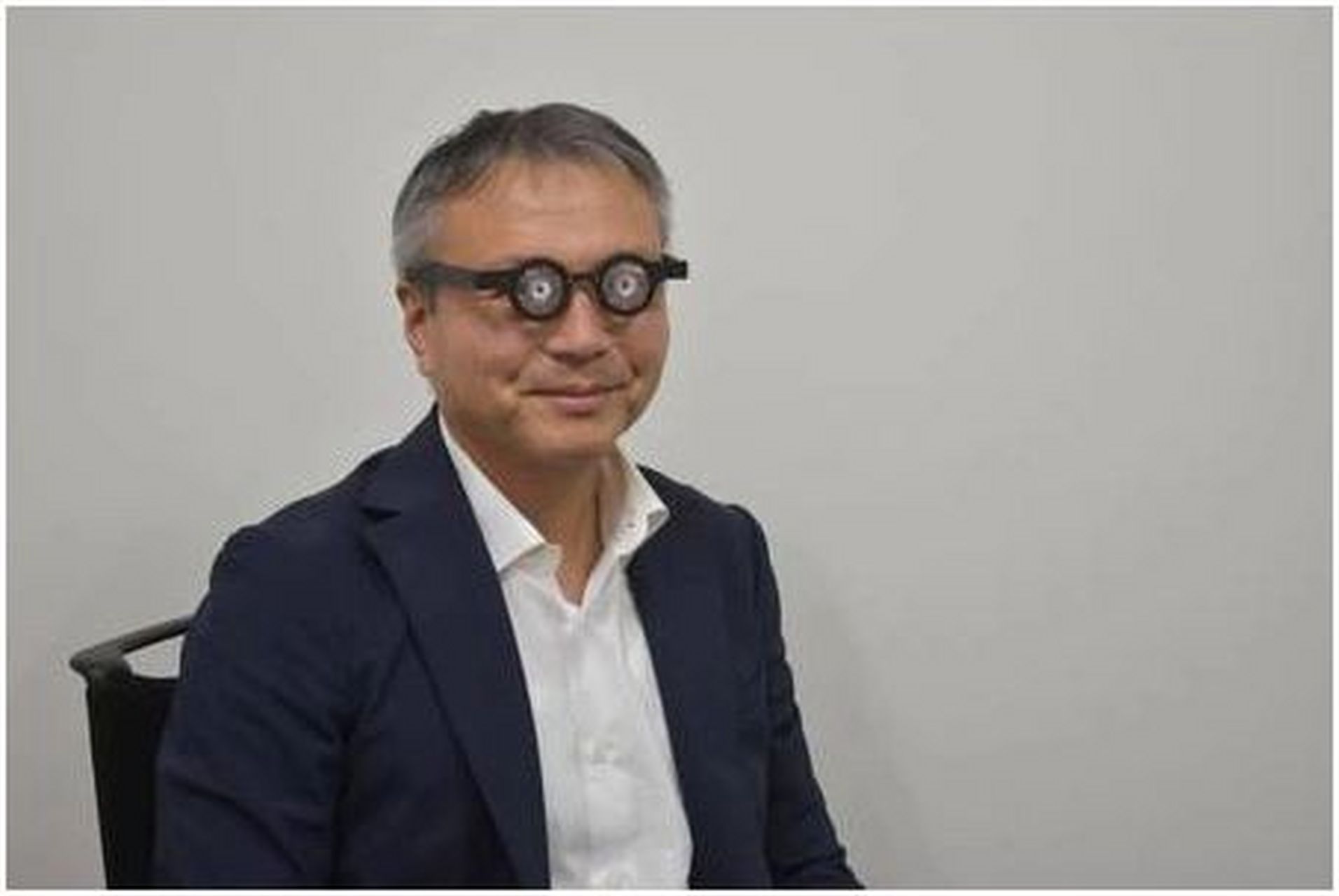 能够治愈近视的新型眼镜"洼田眼镜",探讨 根据日本媒体报道,日本洼田