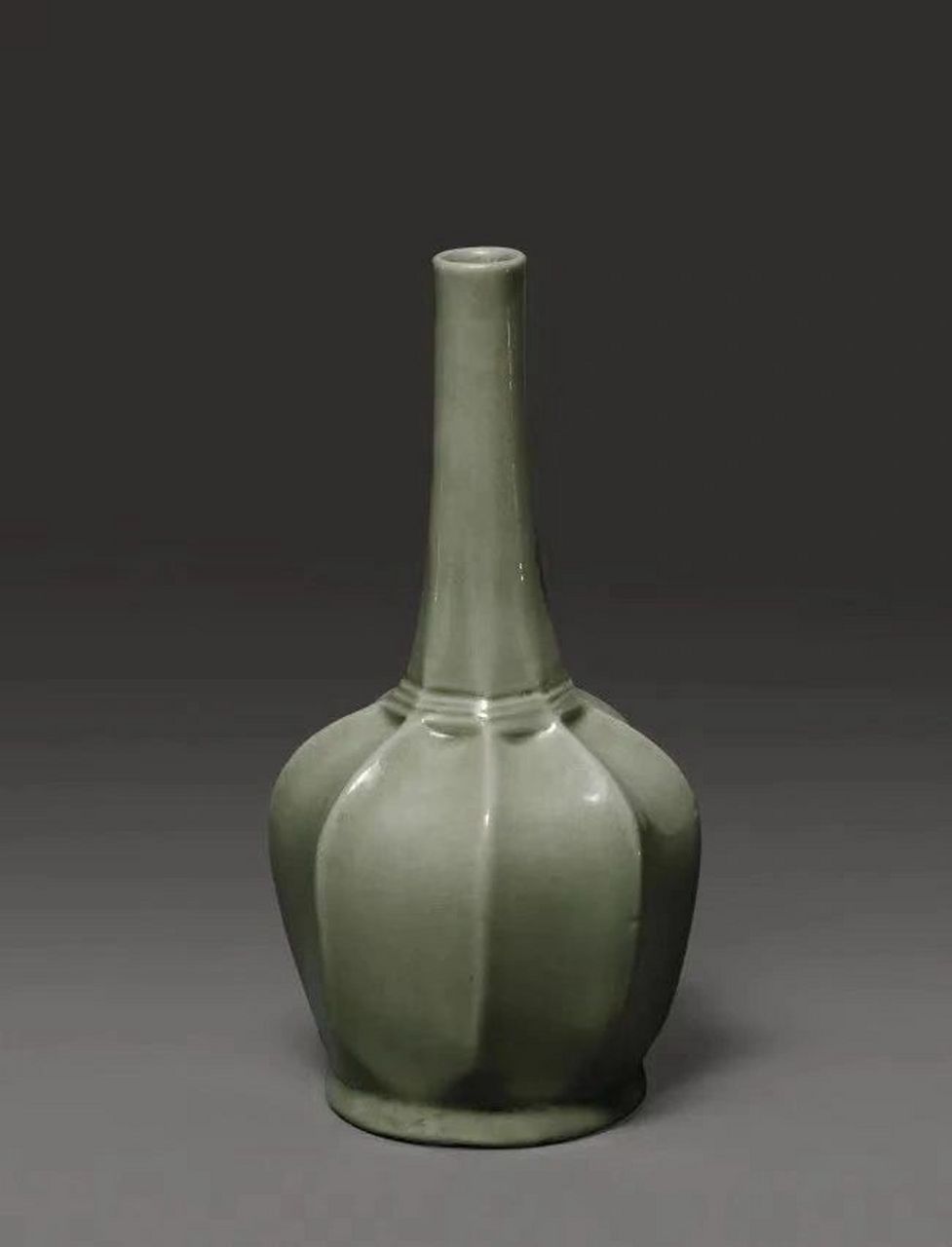 瓷器瑰宝—法门寺秘色瓷 陕西扶风县法门寺地宫出土的13件秘色瓷,碗7