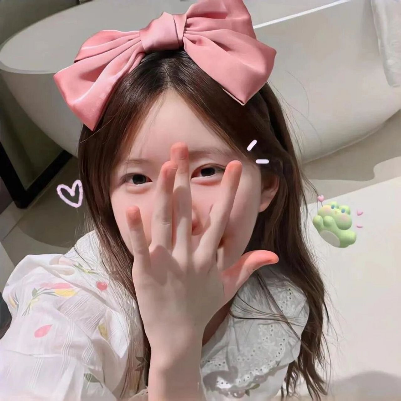 甜美女生头像 1,陪你演了场情深似海的戏,我入了戏,你锻炼了演技.