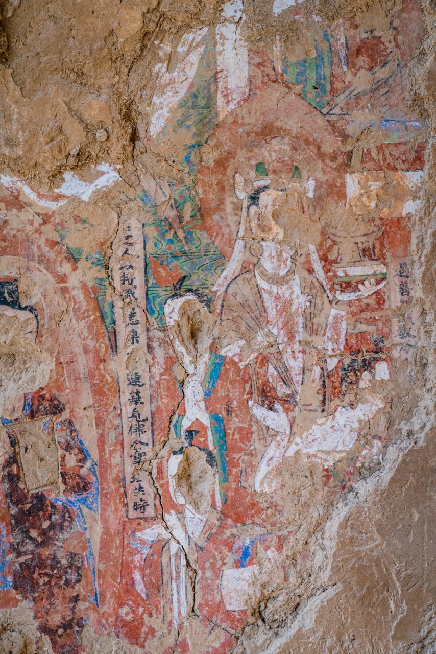 童子寺石窟位于张掖民乐县民联乡,坐落在童子寺背后的绝崖之上,位列