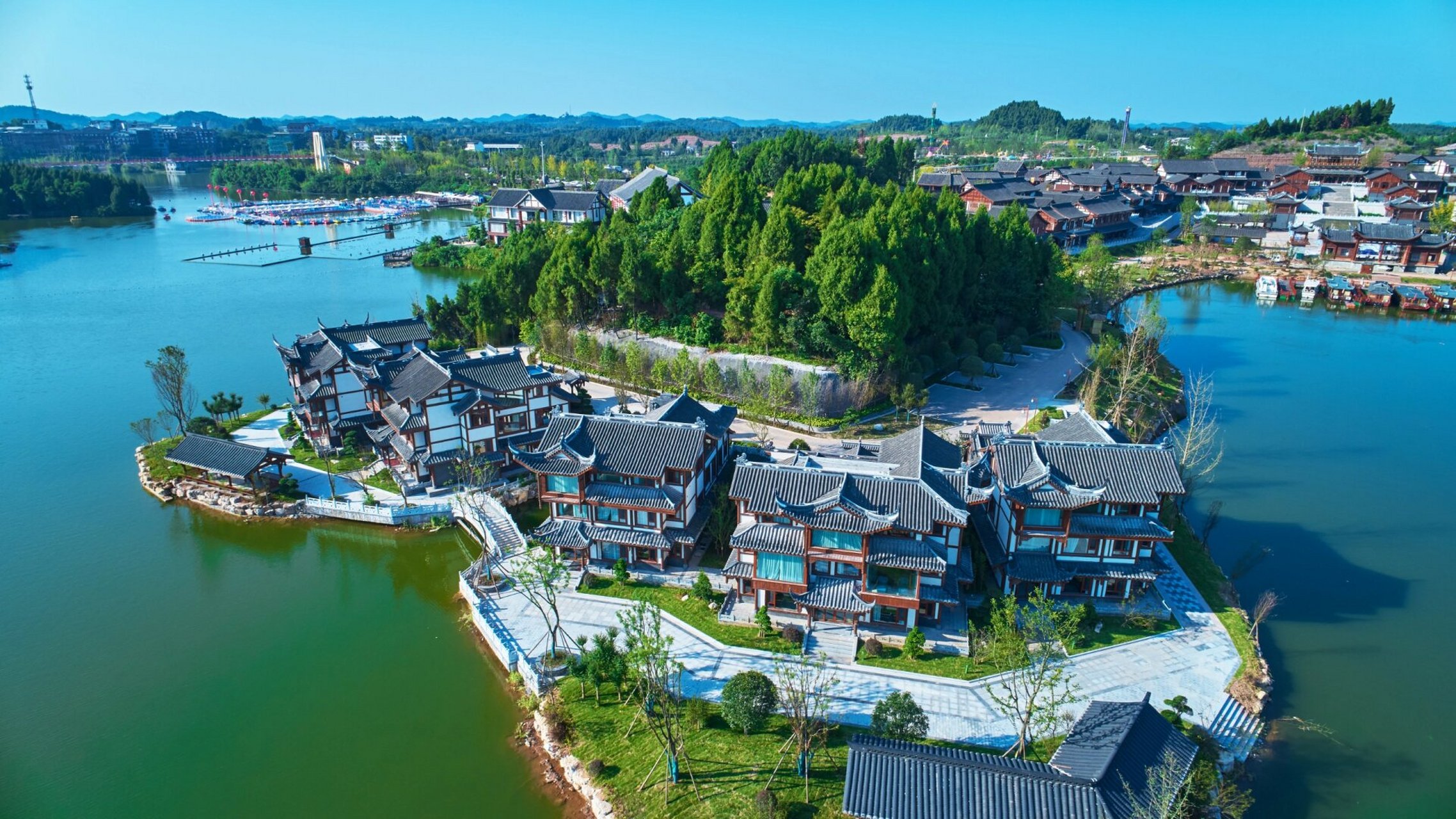 八尔湖旅游度假区 八尔湖旅游度假区位于四川省南充市南部县八尔湖镇