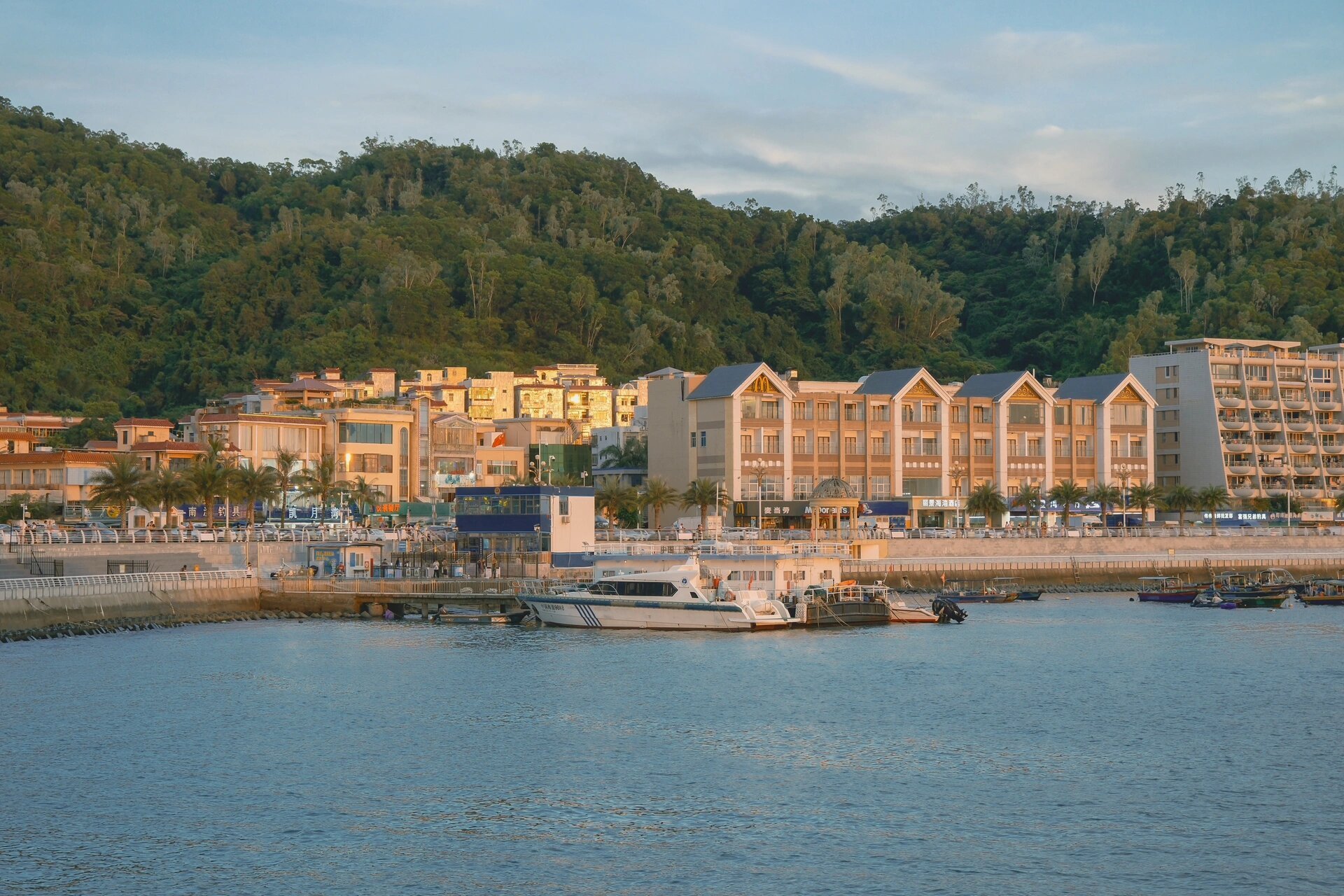 在南澳月亮湾看了一场日落92 99南澳月亮湾双拥码头 91富士xh2s