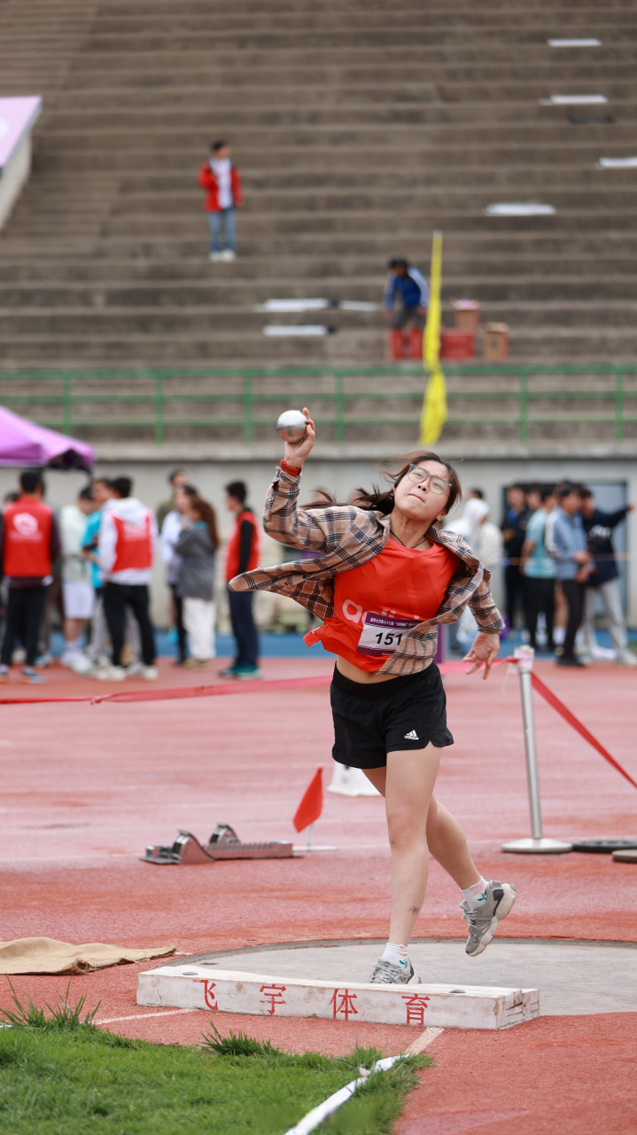 【清华大学第67届"马约翰杯"学生田径运动会】无体育 不清华 奋力投掷