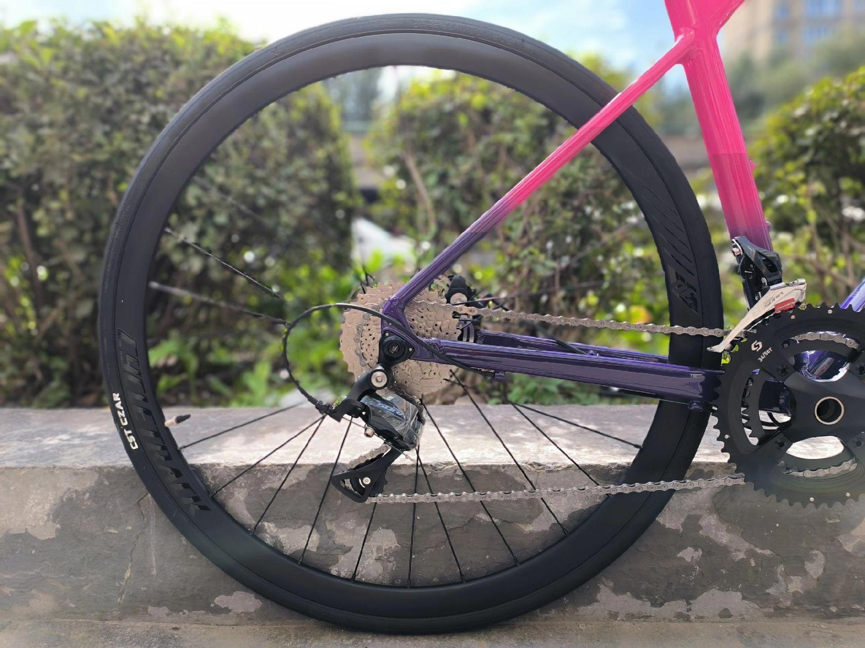 禧玛诺r3000变速套件,内走线车身设计,干净整洁,配上优良的做工与绚丽