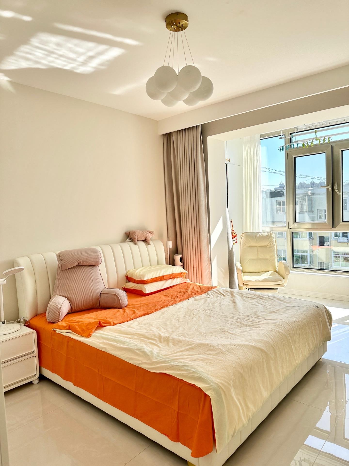 05年的房子,也不知道算不算老. 建筑面积 88平,套内77平