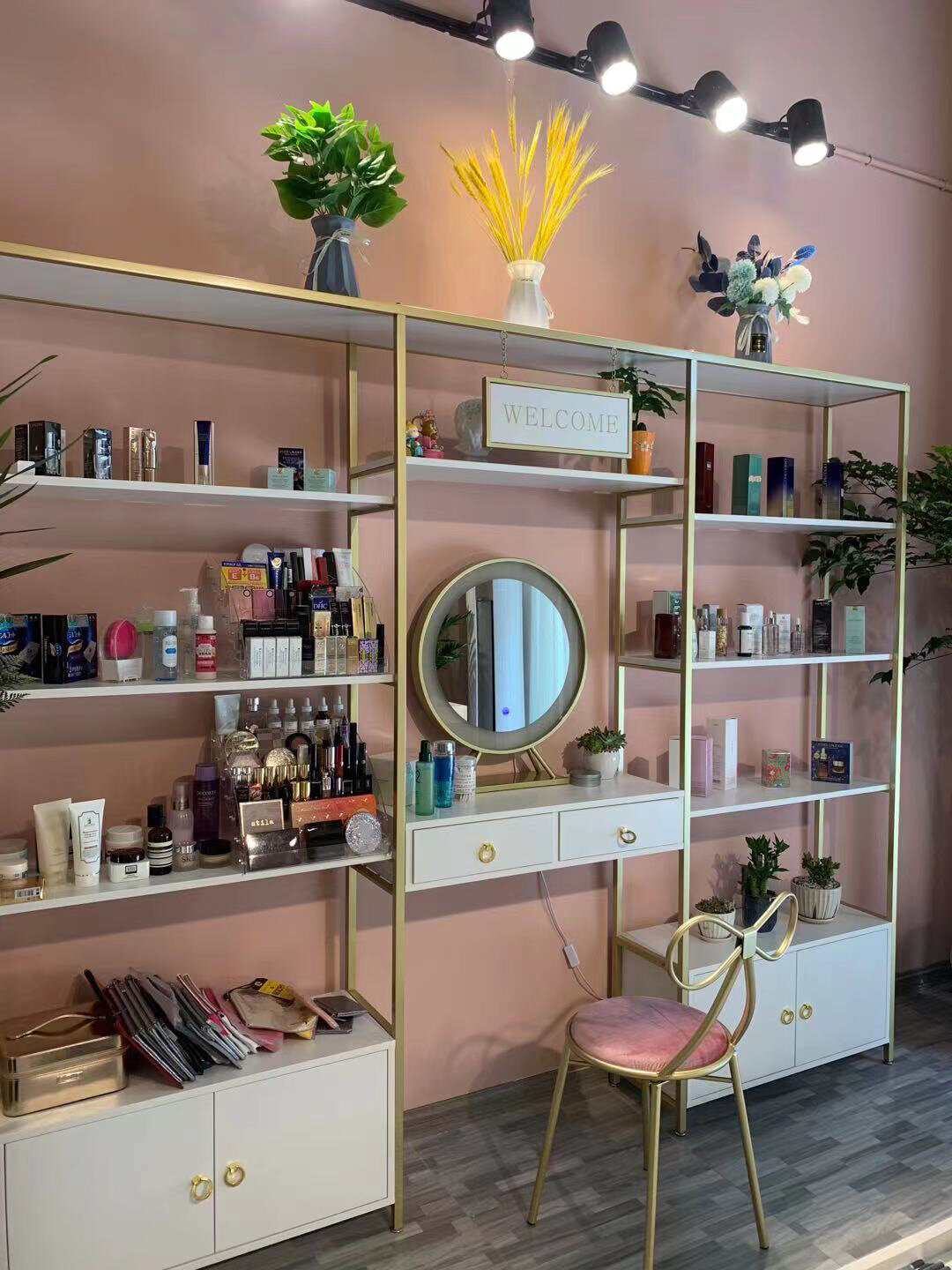 轻奢风美容院美甲店展示柜