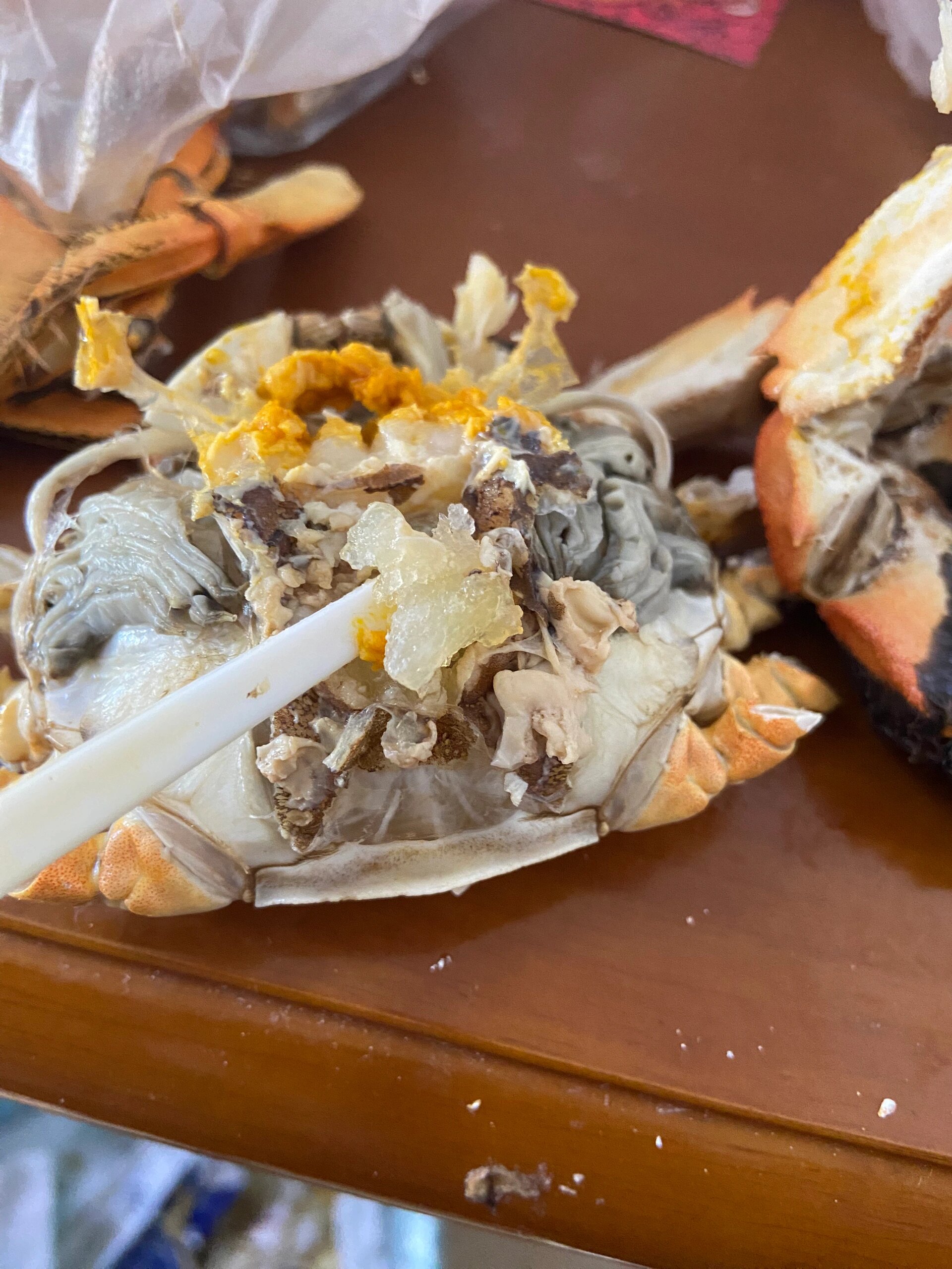 螃蟹肚子里果冻一样的白色是什么,能吃吗?