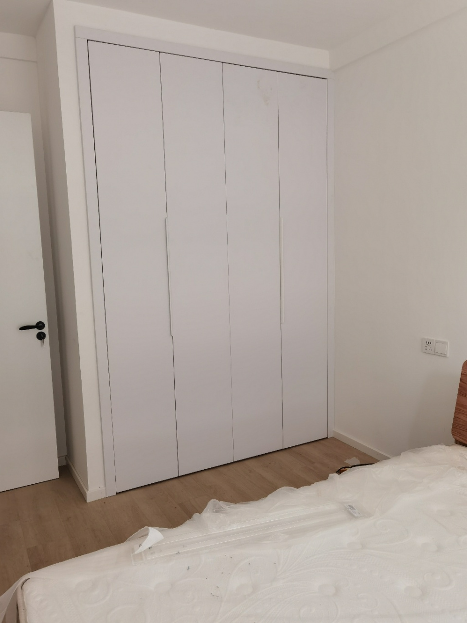 贫民窟女孩的自制折叠门 看了骊住看了松下太贵了 无奈又很钟意折叠门