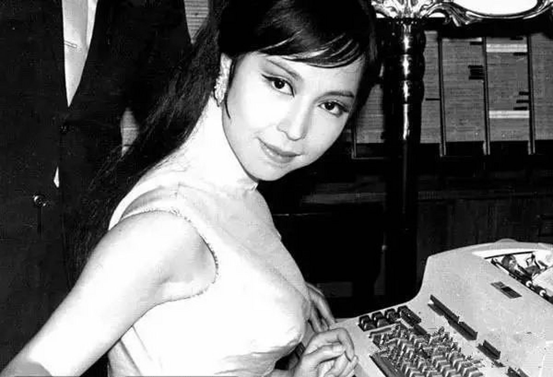 中国第一女间谍,亚洲第一艳星——狄娜是当时香港演