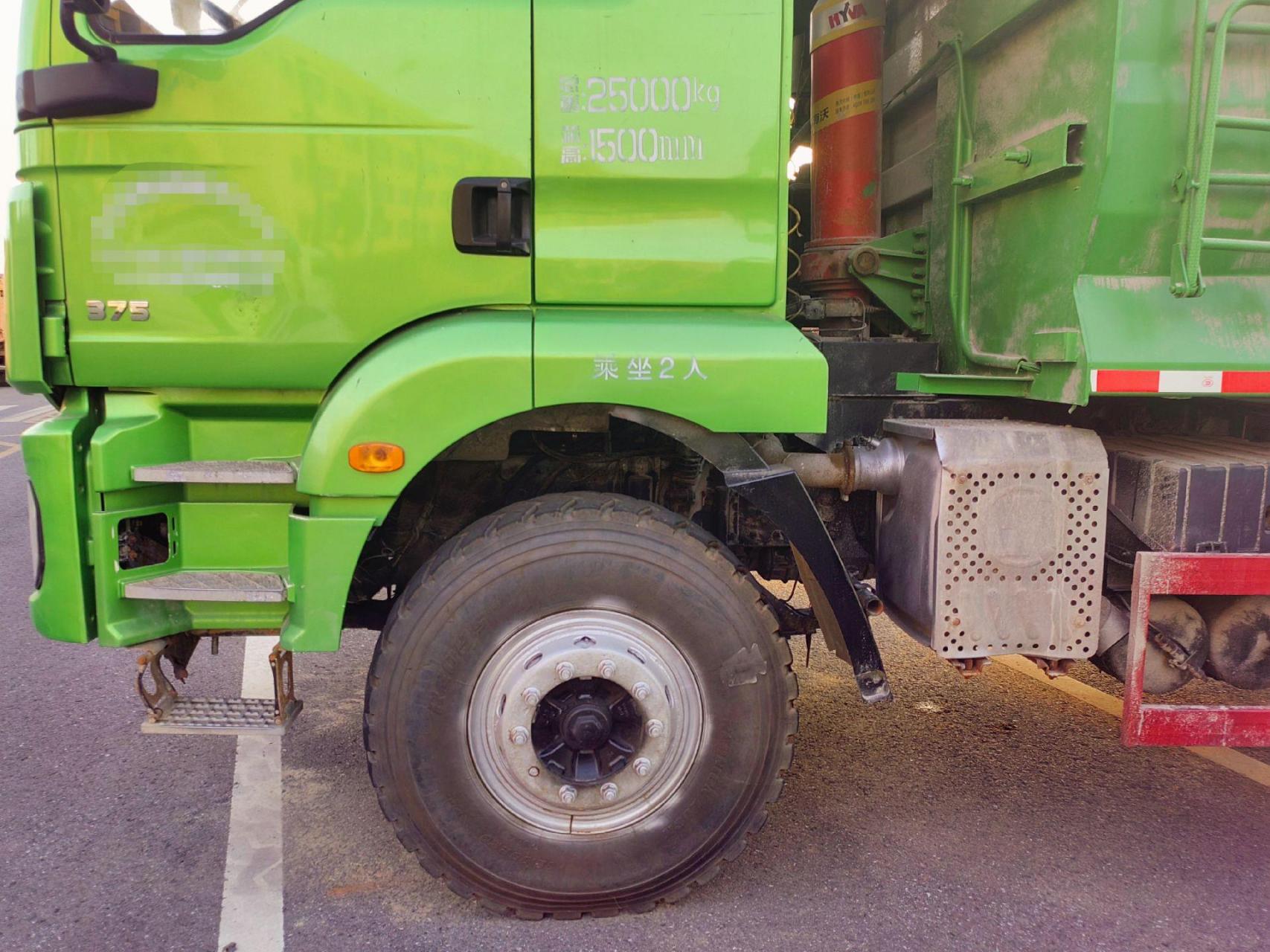 陕汽德龙新m3000,环保后八轮自卸车.