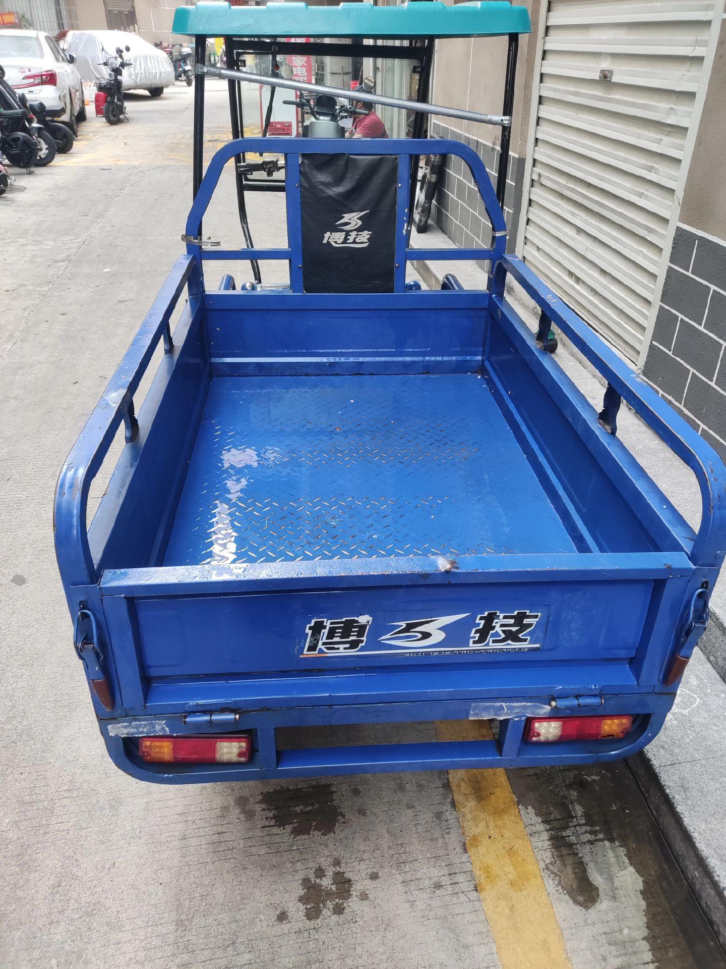 博技大三轮车,车厢长度一米五,宽度一米.