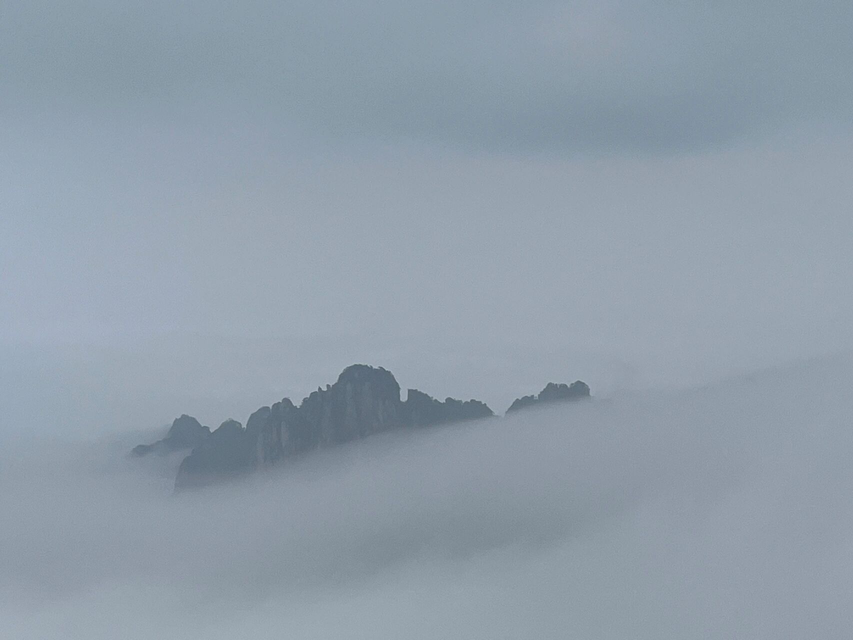 5爬黃山的大冤種在哪裡02 看了天氣預報,沒想到山上全是大霧,真仙山