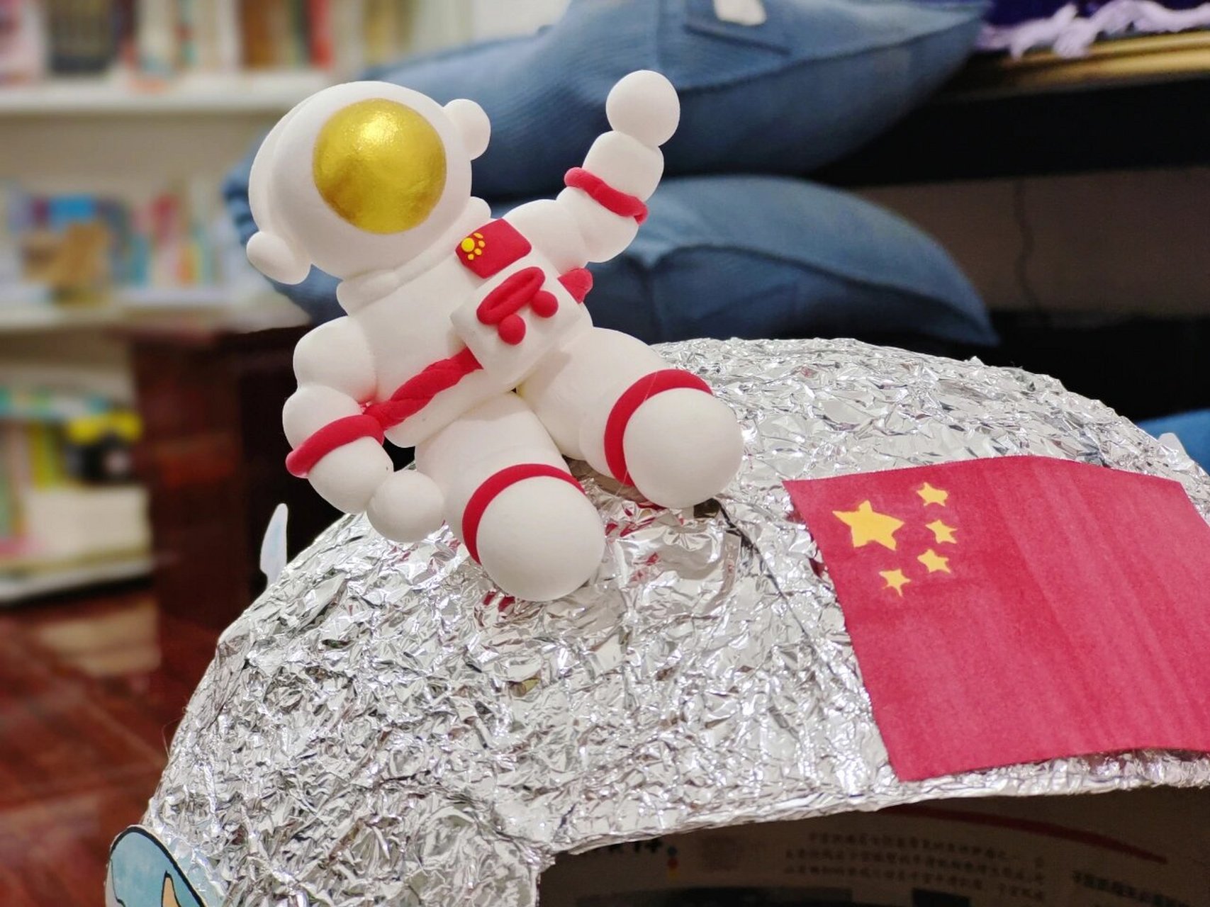 手工太空帽制作宇航员