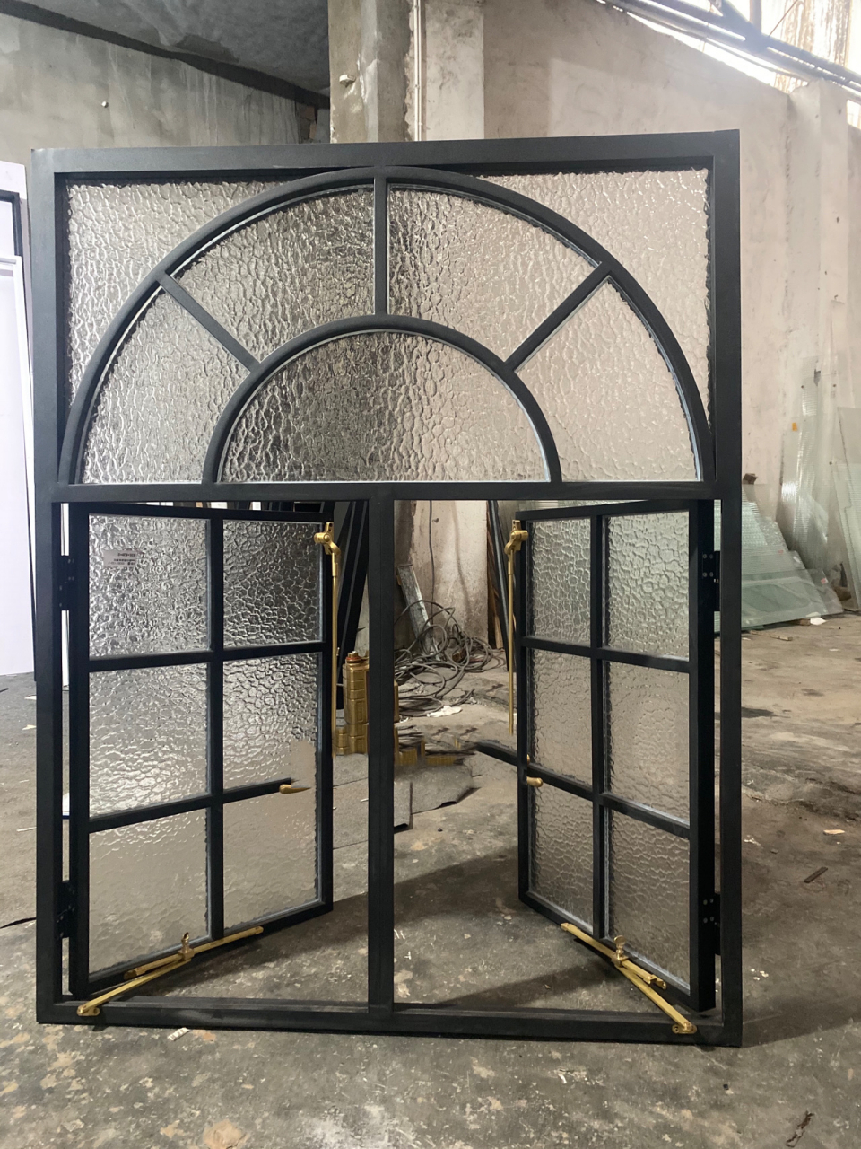 复古老钢窗,双开窗户加弧形点缀,颜值绝了 大家所熟知的老钢窗 	 用做