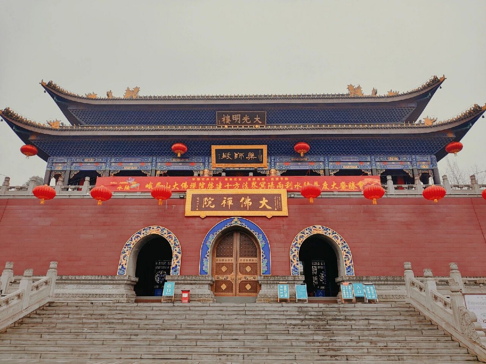 值得一去. 大佛禅院,亚洲最大最宏伟的汉传佛教寺院,商业气息很少.