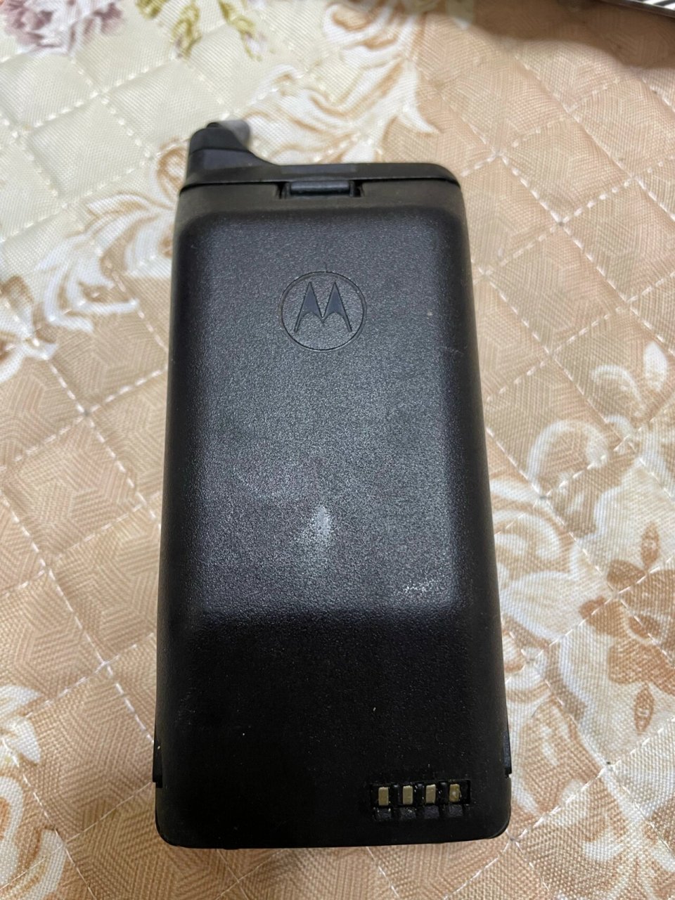 摩托罗拉gsm gc-87c 偶然翻出来的古董 1998年1月上市 不晓得怎么供电