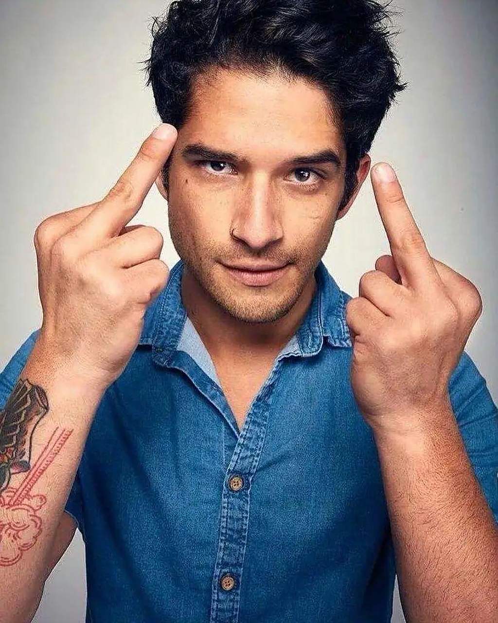 《少狼》的男演员 tyler posey(泰勒·波西)和歌手 phem 结婚了.