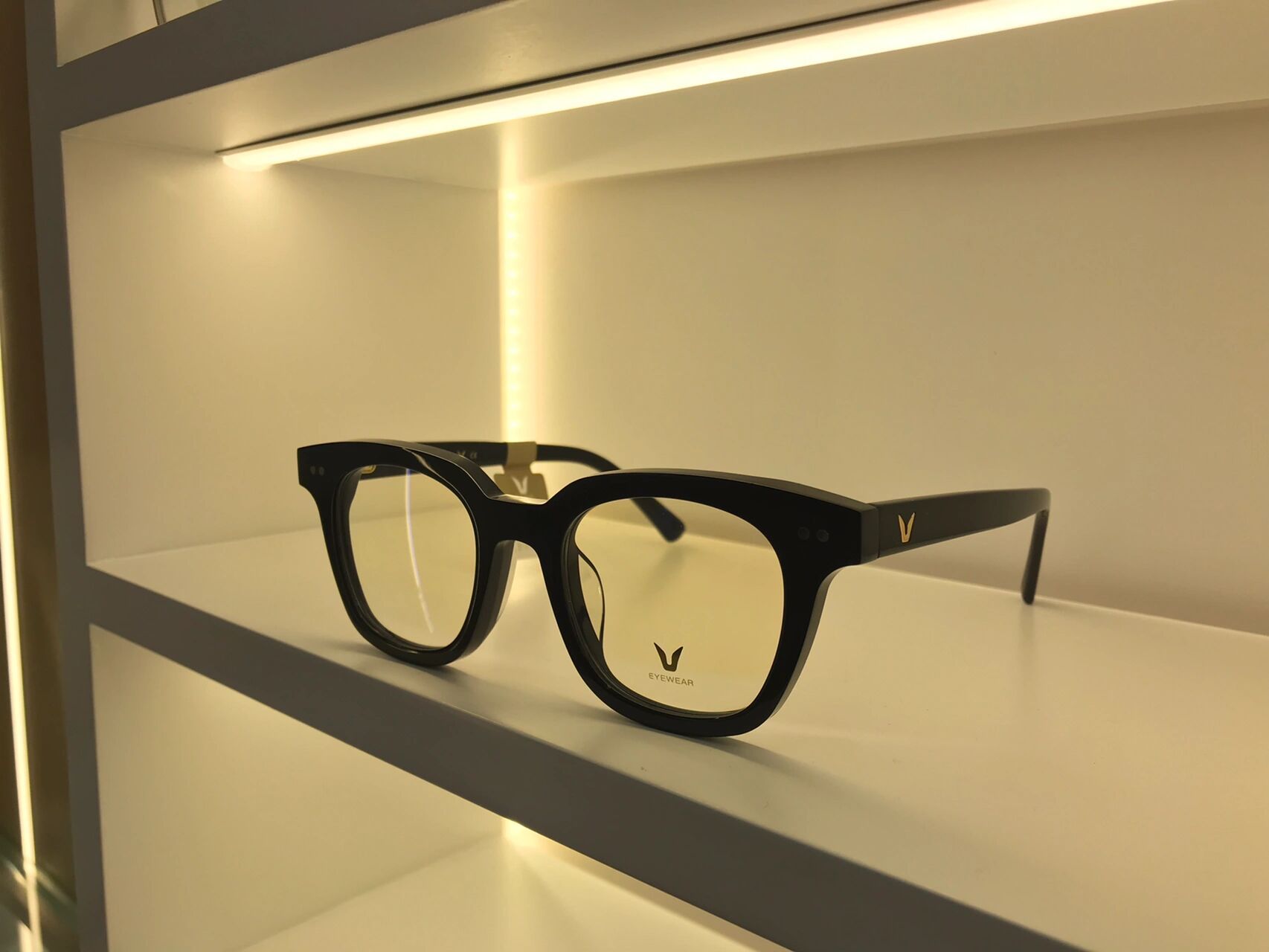 v牌复古眼镜框,可配近视度数,明星同款哦